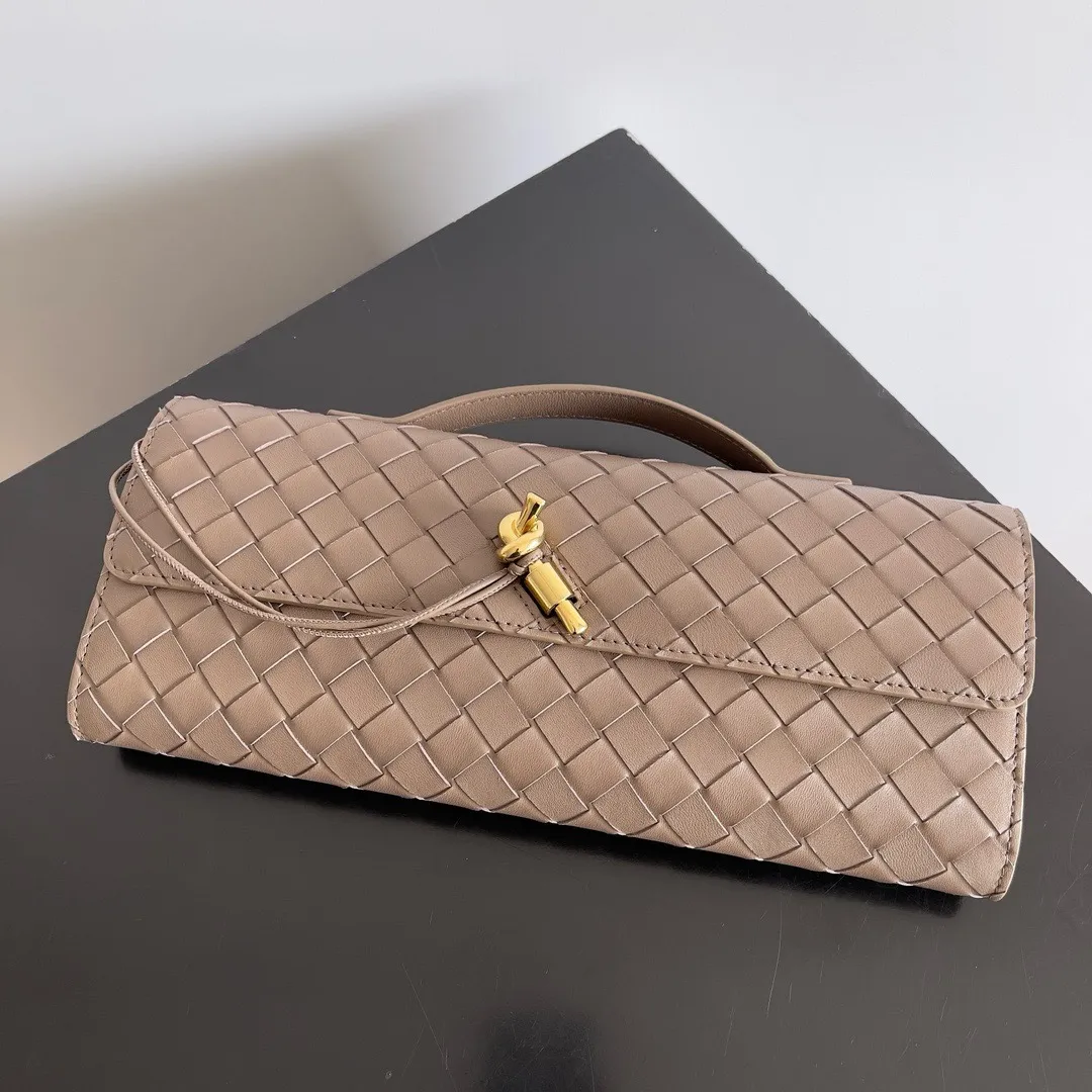 BOTTEGA VENETA Женский клатч Andiamo кожа Intrecciato