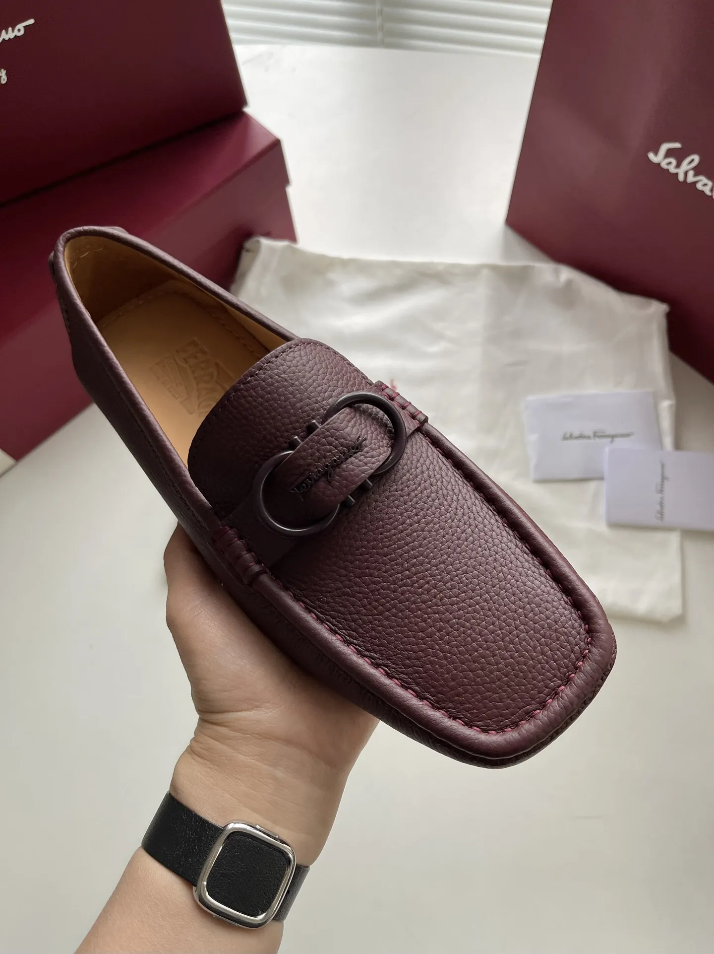 SALVATORE FERRAGAMO Мужские кожаные мокасины с пряжкой SALVATORE FERRAGAMO Мужские кожаные мокасины с пряжкой