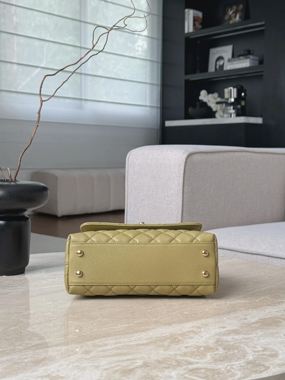 CHANEL Женская сумка Coco Handle с витой ручкой