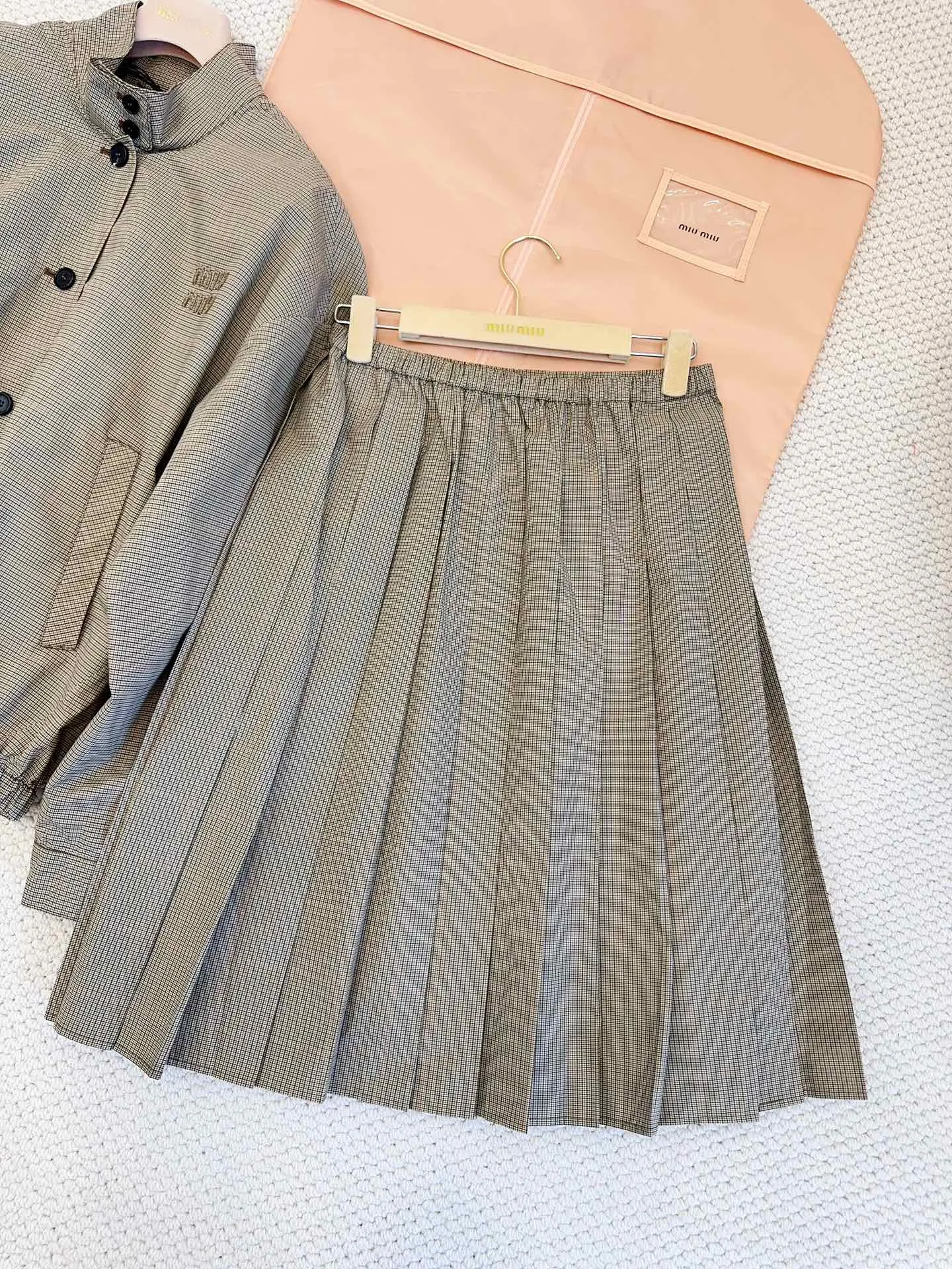 MIU MIU Женская плиссированная юбка MIU MIU Женская плиссированная юбка