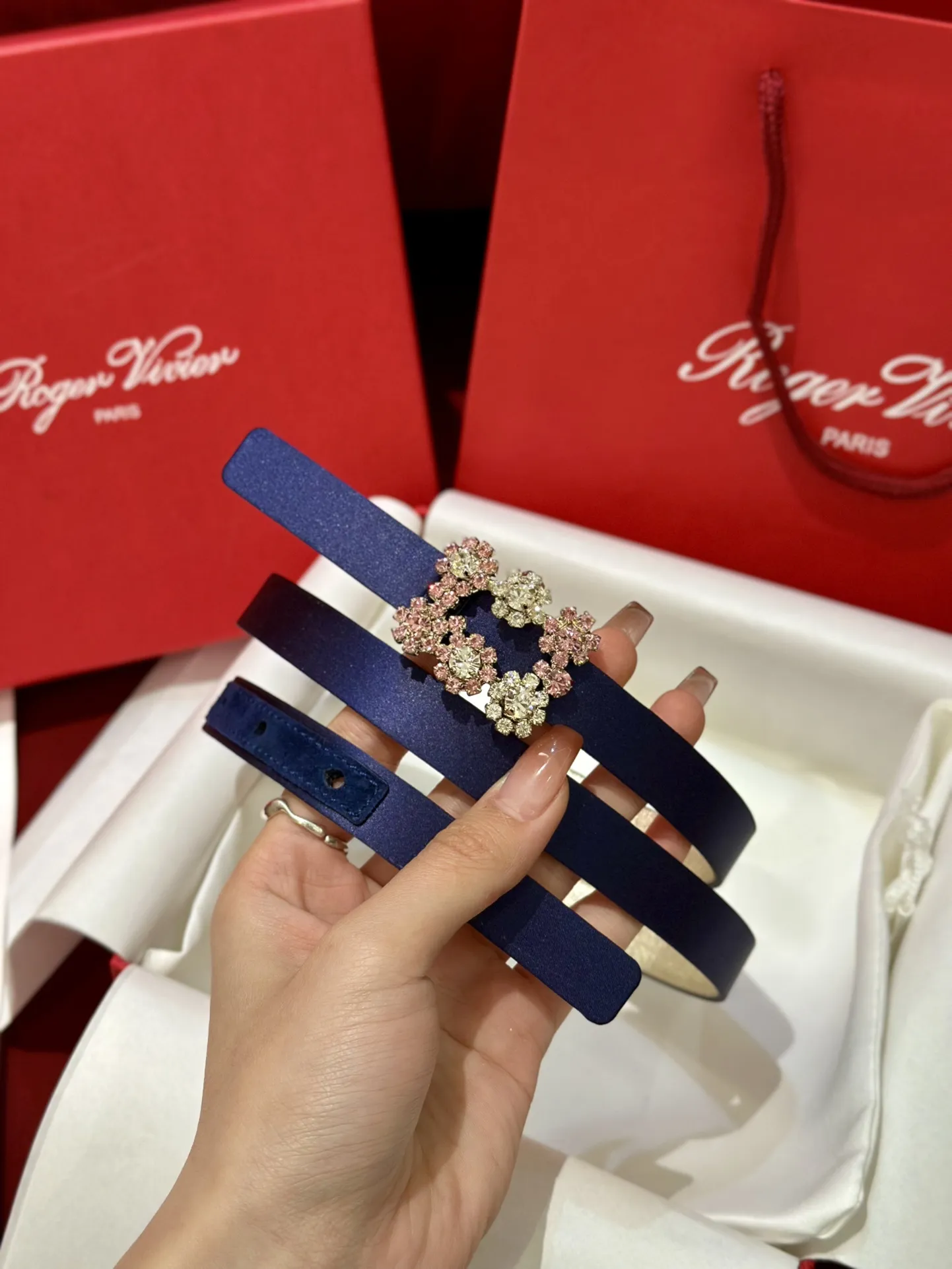 ROGER VIVIER Женский ремень с пряжкой Flower Strass 
