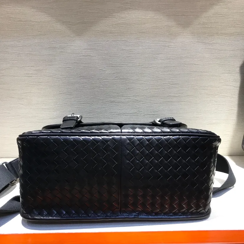 BOTTEGA VENETA Мужской Портфель с просторным внутренним отделением BOTTEGA VENETA Мужской Портфель с просторным внутренним отделением