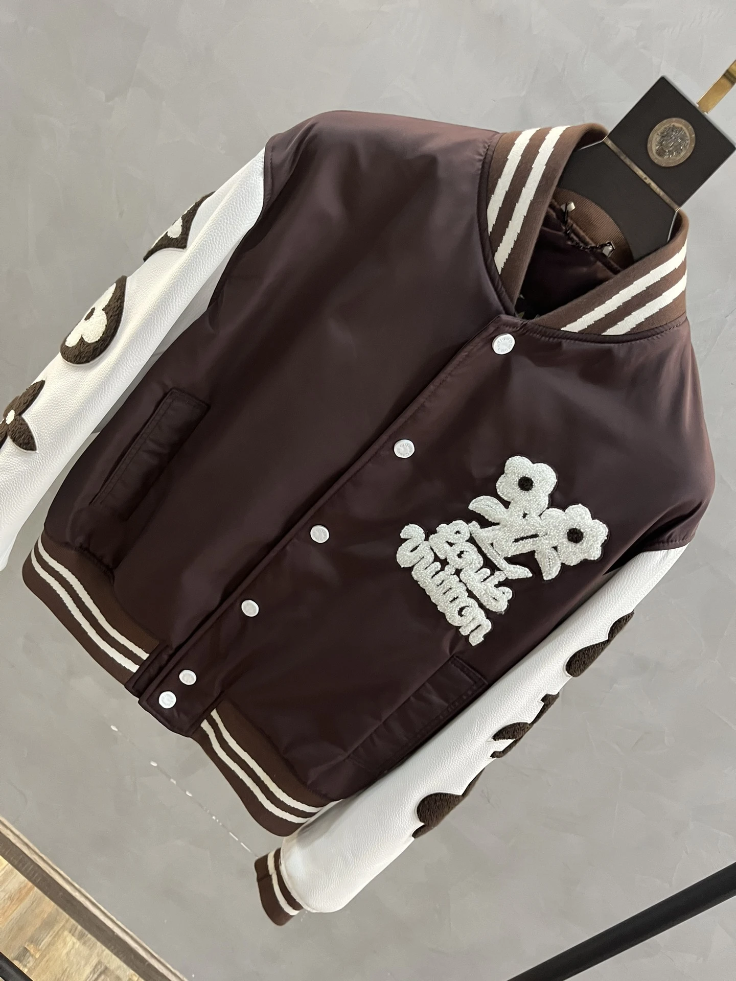 LOUIS VUITTON Мужской кожаный бомбер LOUIS VUITTON Мужской кожаный бомбер