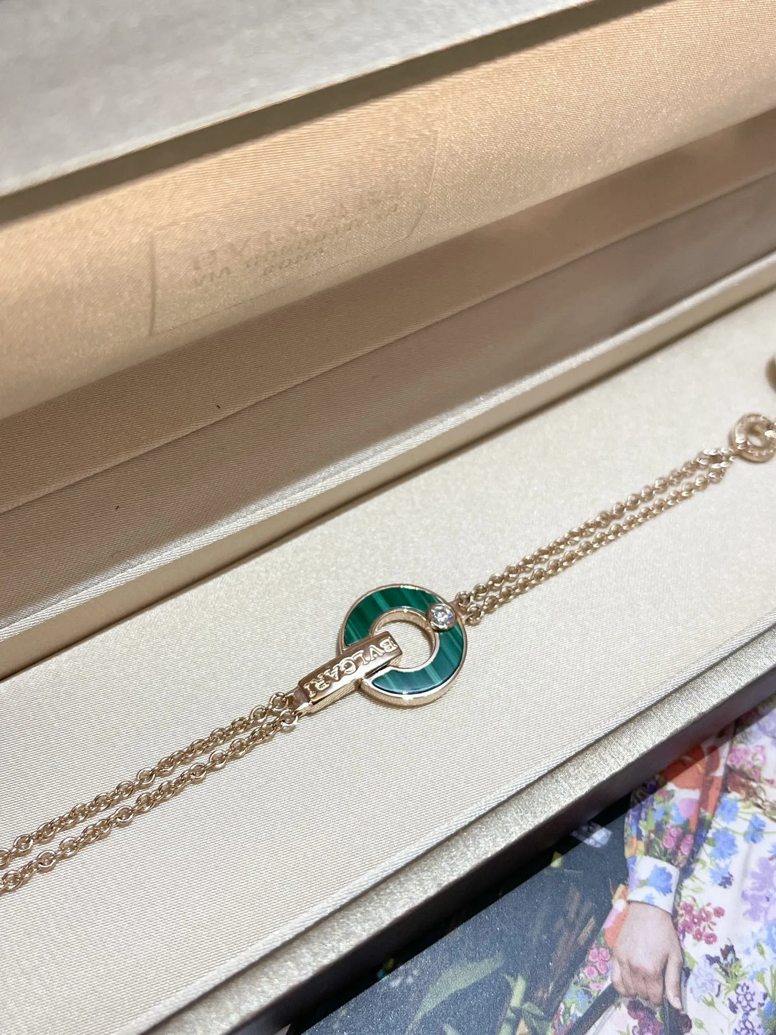 BVLGARI Женский браслет из розового золота с бриллиантами и малахитом BVLGARI Женский браслет из розового золота с бриллиантами и малахитом