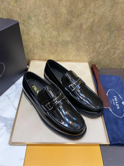  PRADA Мужские лакированные мокасины