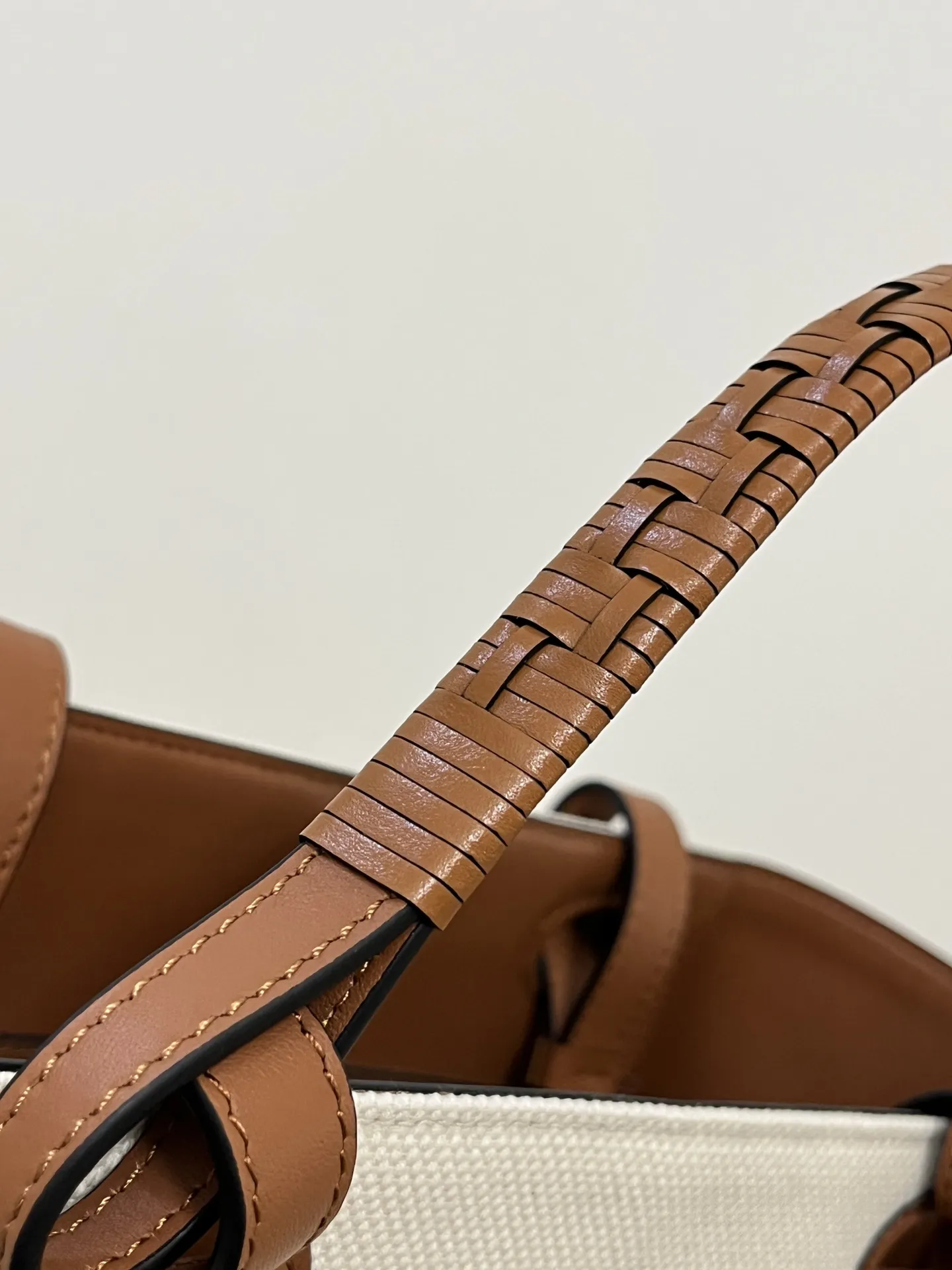 LOEWE Женская сумка Anagram Tote LOEWE Женская сумка Anagram Tote