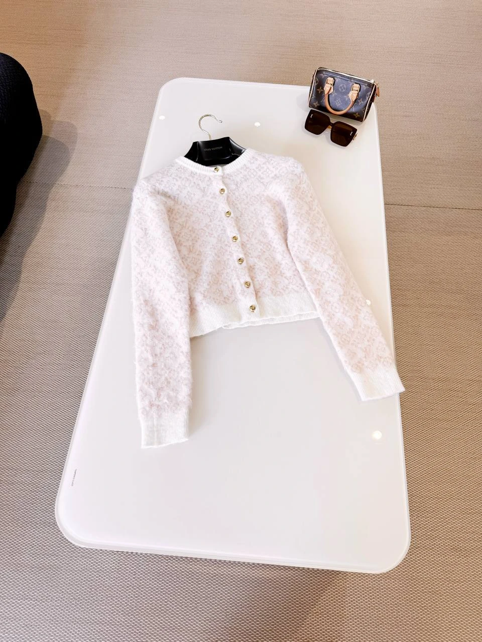 LOUIS VUITTON Женский кардиган LOUIS VUITTON Женский кардиган