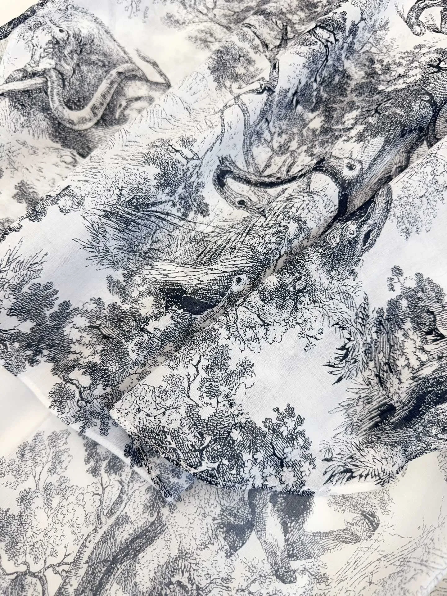 CHRISTIAN DIOR Женская блузка CHRISTIAN DIOR Женская блузка