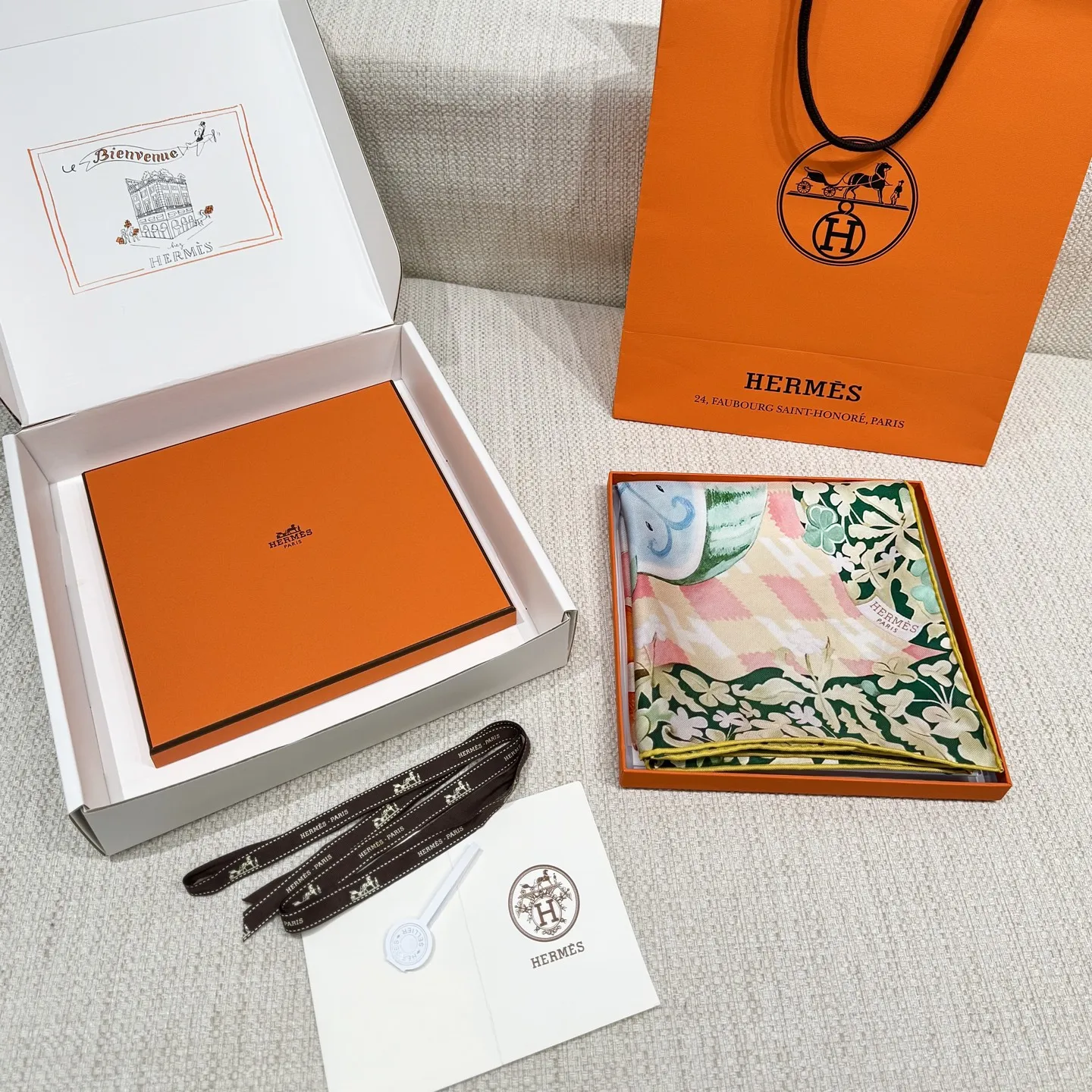 HERMES Платок из шёлка 90x90 см