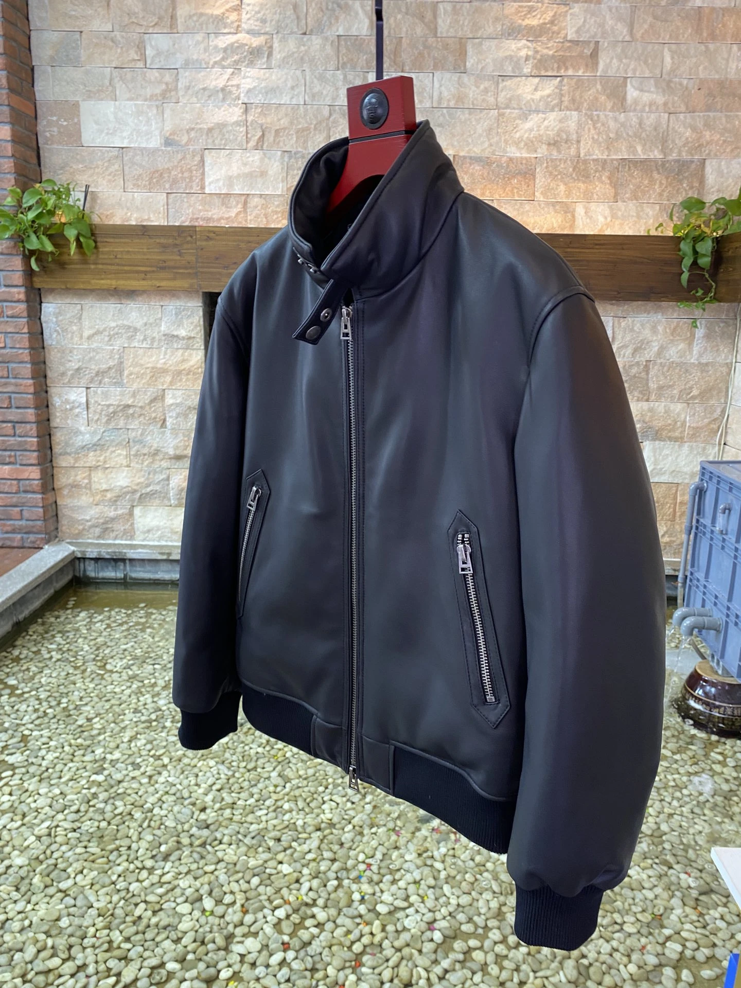 TOM FORD Мужская кожаная куртка с воротником-стойкой TOM FORD Мужская кожаная куртка с воротником-стойкой