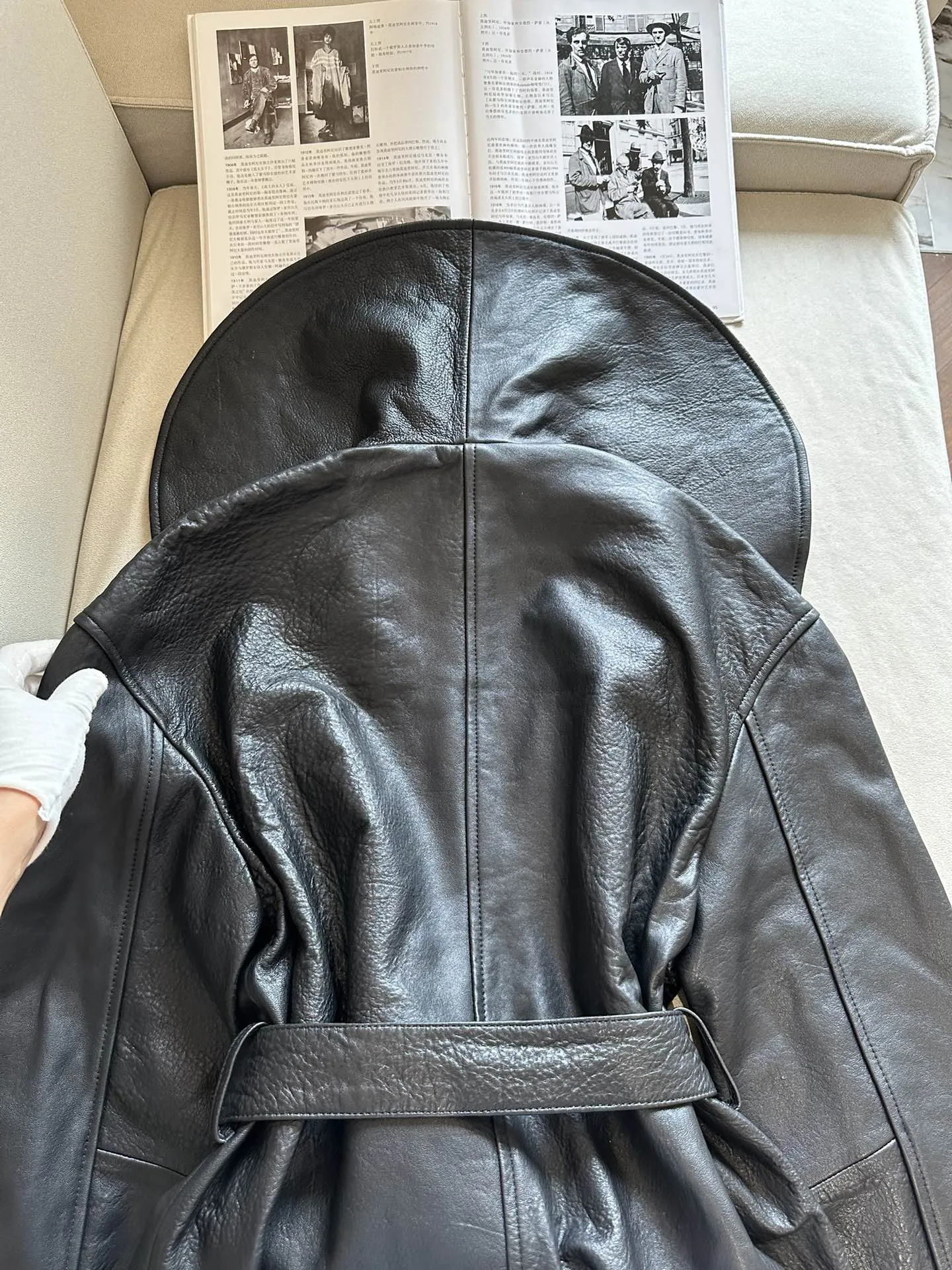BALENCIAGA Женский кожаный плащ BALENCIAGA Женский кожаный плащ