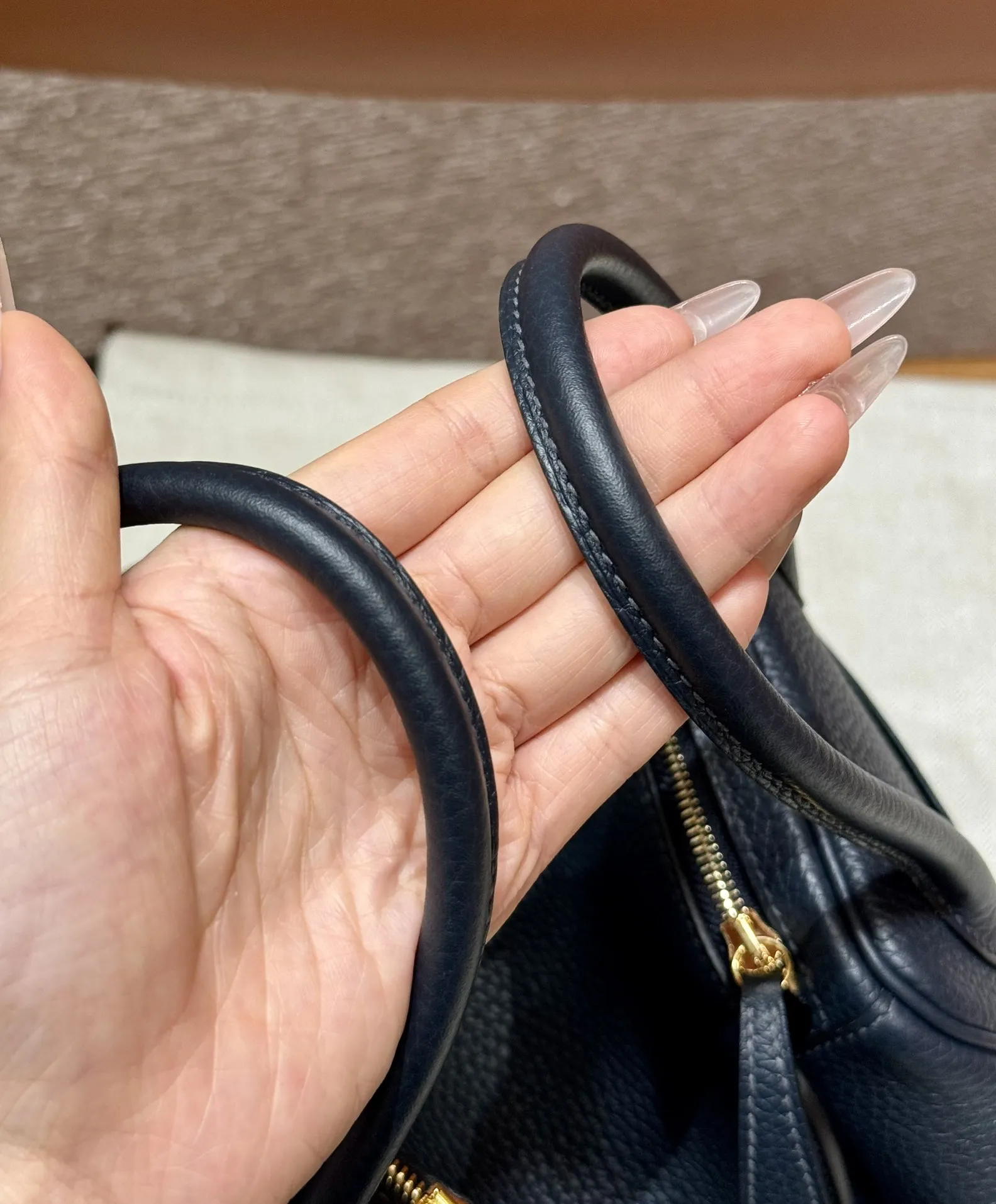 HERMES Женская сумка Lindy 26 см 2Z Clemence HERMES Женская сумка Lindy 26 см 2Z Clemence