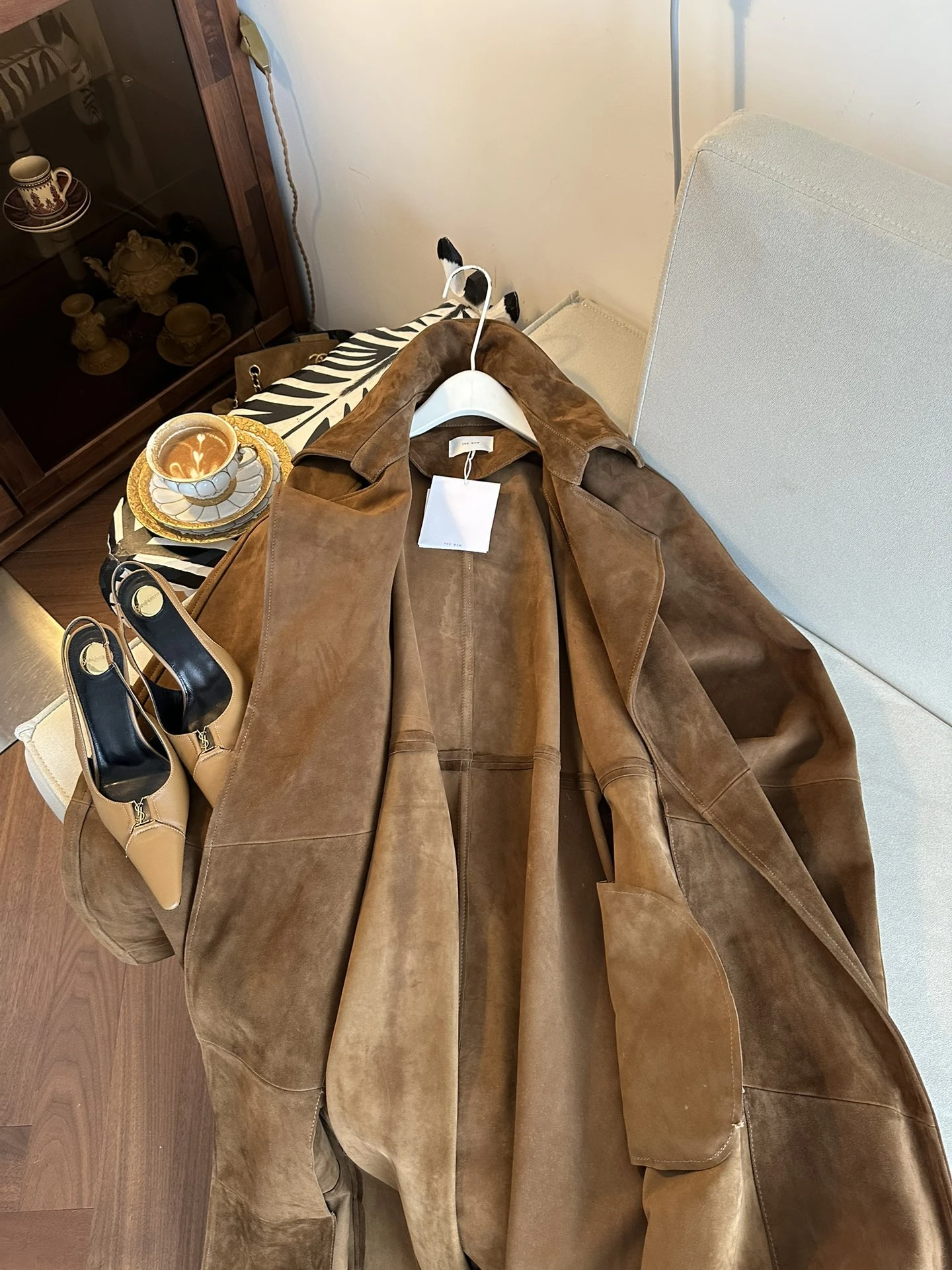 THE ROW Женское пальто из бархатистой замши THE ROW Женское пальто из бархатистой замши