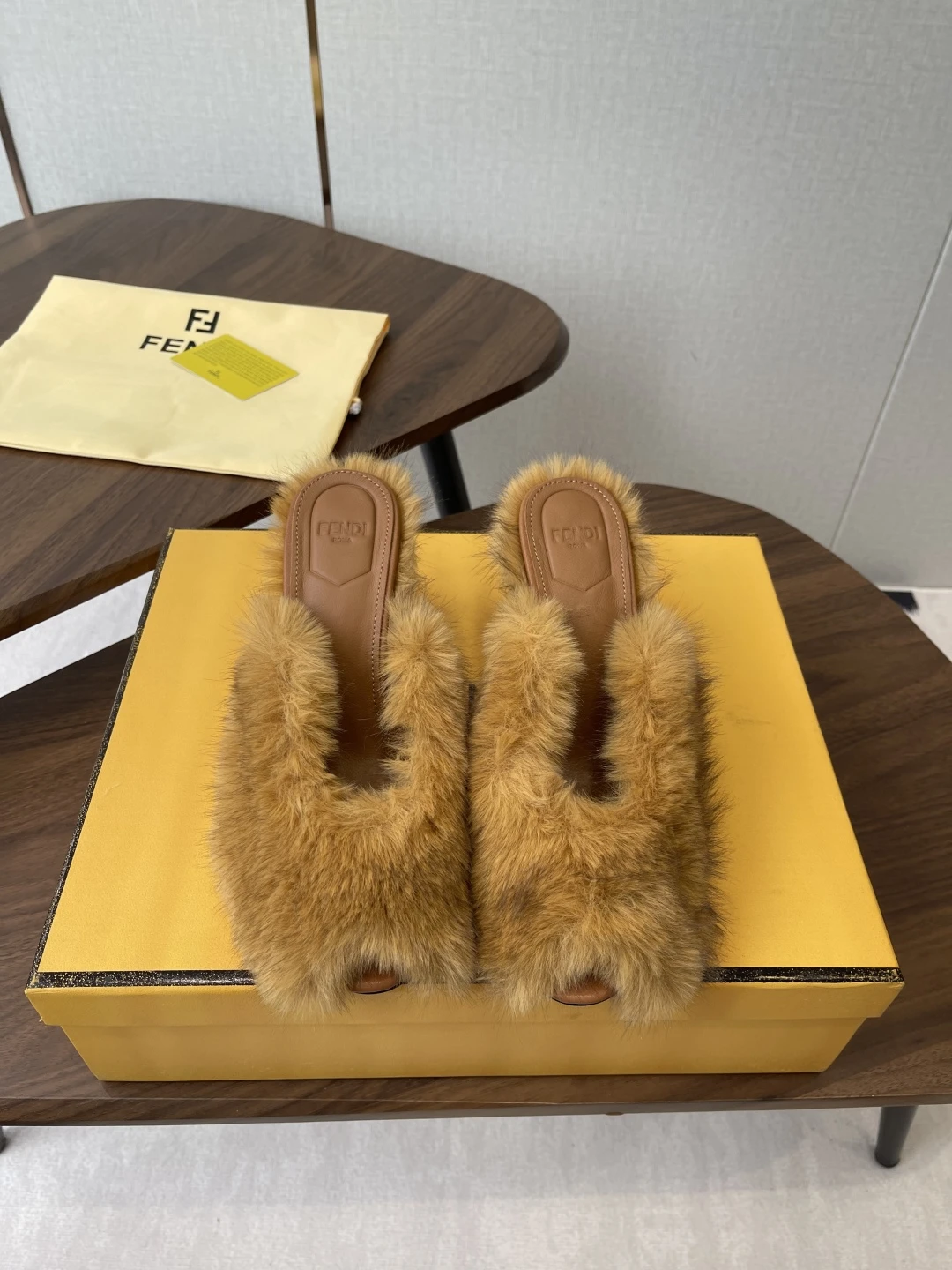 FENDI Женские мюли