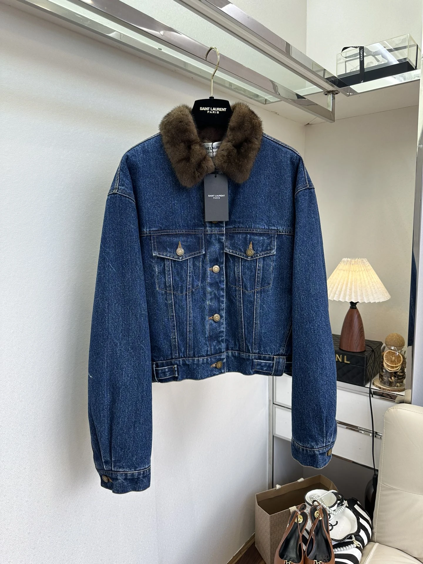 SAINT LAURENT Женская джинсовая куртка с мехом SAINT LAURENT Женская джинсовая куртка с мехом