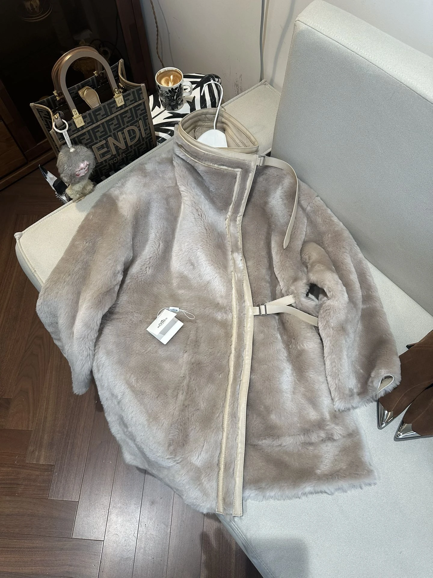 HERMES Женская шуба из овчины HERMES Женская шуба из овчины