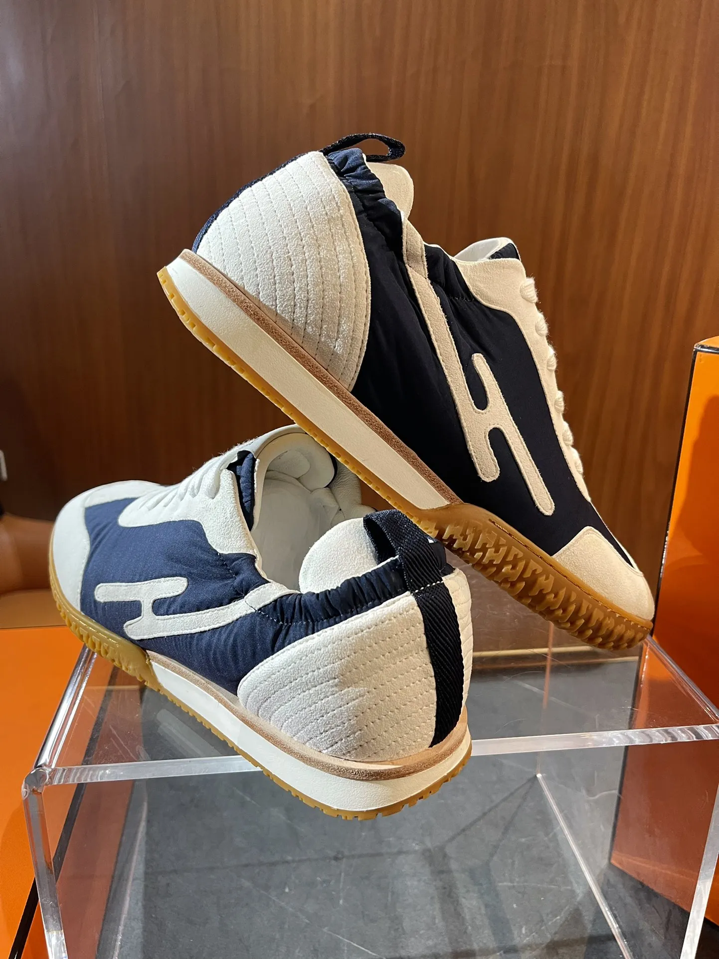 HERMES Мужские кроссовки из козьей замши