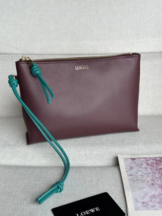 LOEWE Женский клатч Knot T из блестящей телячьей кожи наппа