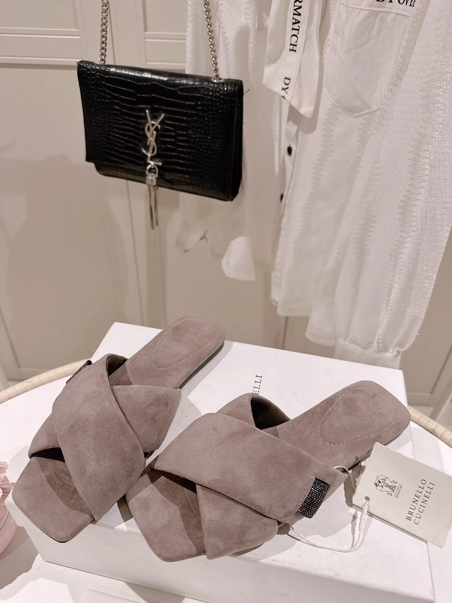 BRUNELLO CUCINELLI Женские шлепки из воловьей кожи BRUNELLO CUCINELLI Женские шлепки из воловьей кожи