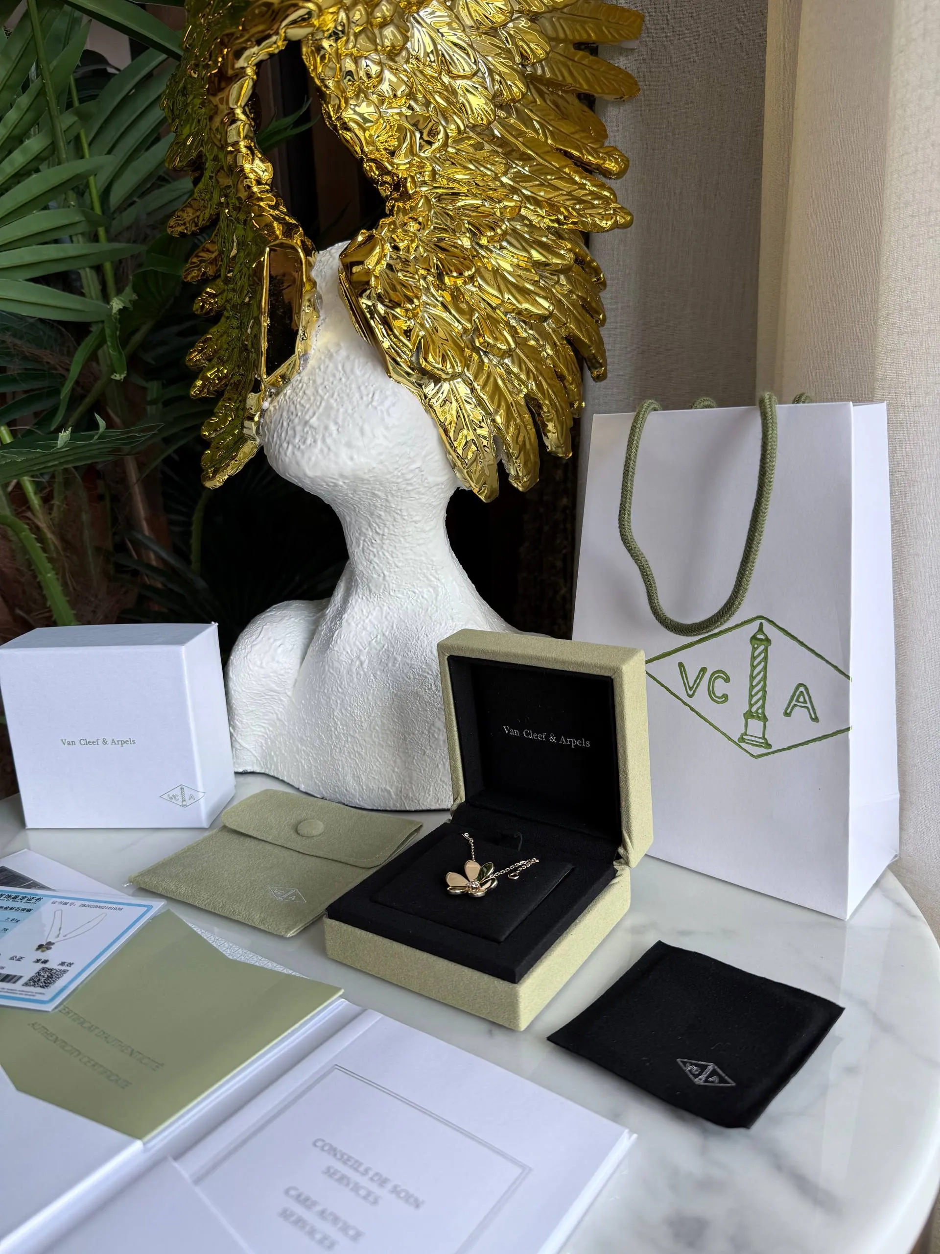 Van Cleef & Arpels Колье Frivole жёлтое золото и бриллианты Van Cleef & Arpels Колье Frivole жёлтое золото и бриллианты