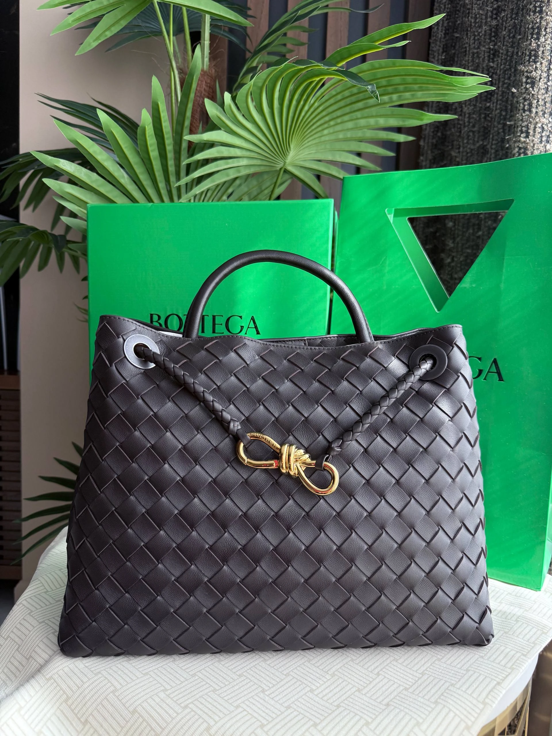 BOTTEGA VENETA Женская сумка Andiamo medium BOTTEGA VENETA Женская сумка Andiamo medium