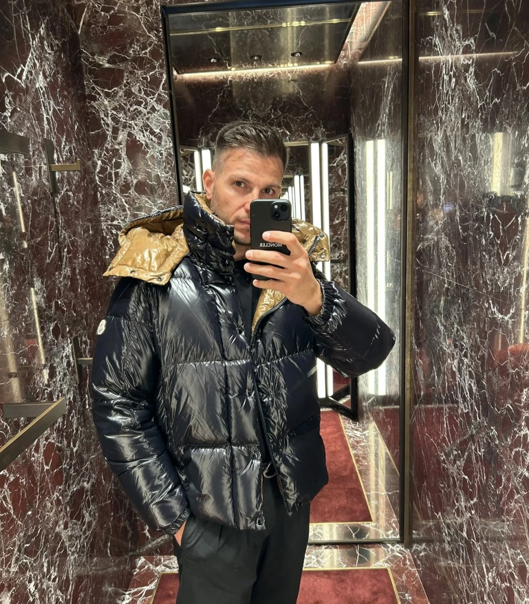 MONCLER Мужской пуховик Parana MONCLER Мужской пуховик Parana