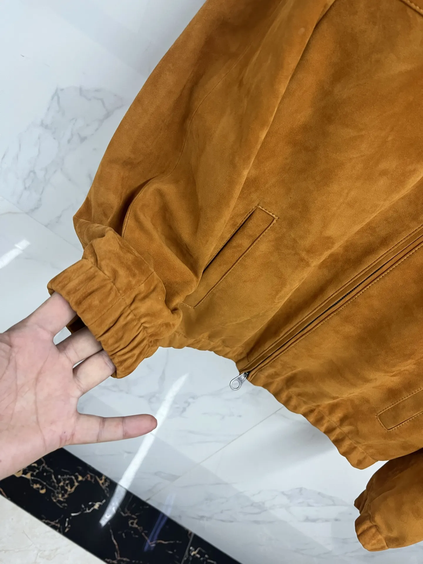 LORO PIANA Мужская куртка из овечьей замши коричневая LORO PIANA Мужская куртка из овечьей замши коричневая