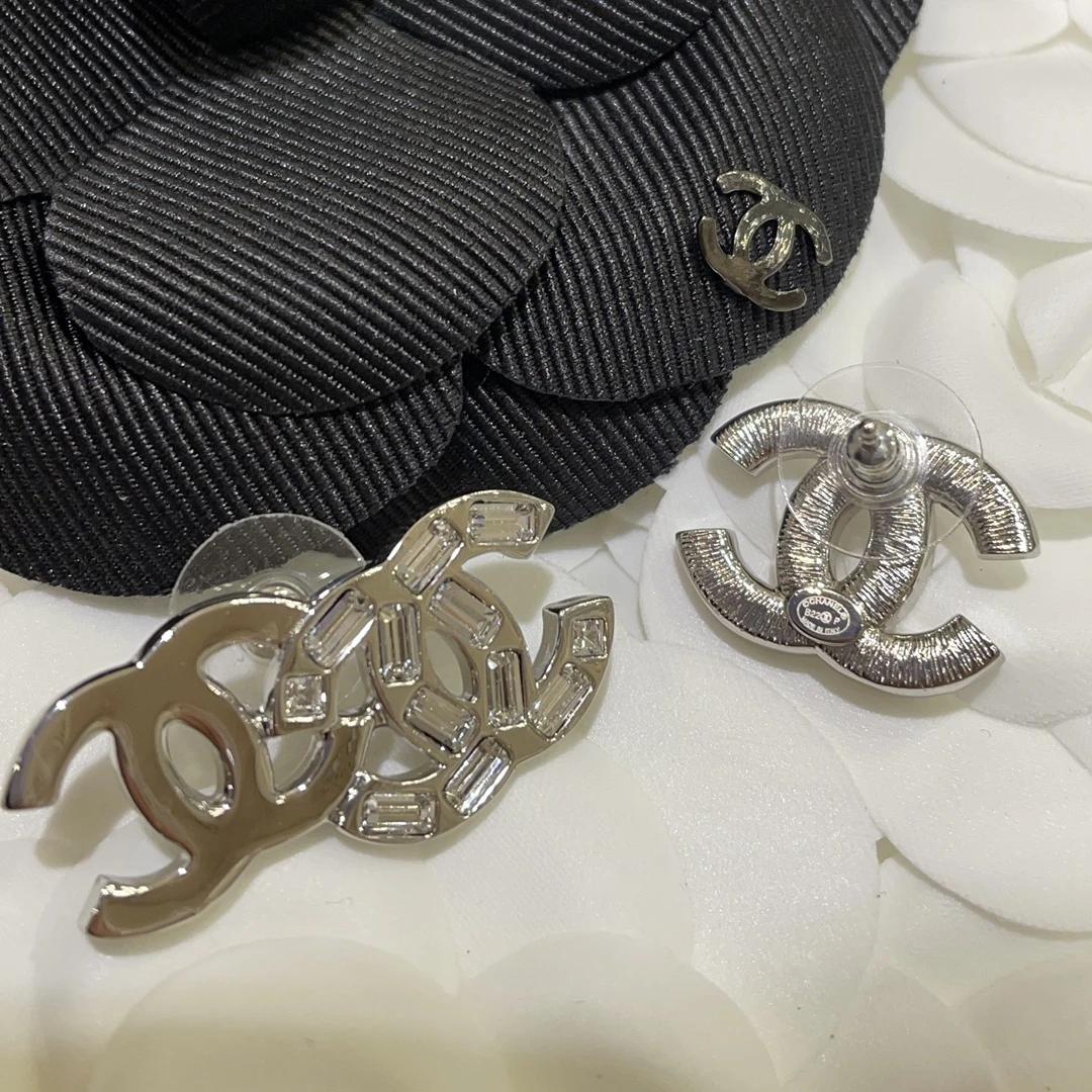 CHANEL Женские серьги CHANEL Женские серьги