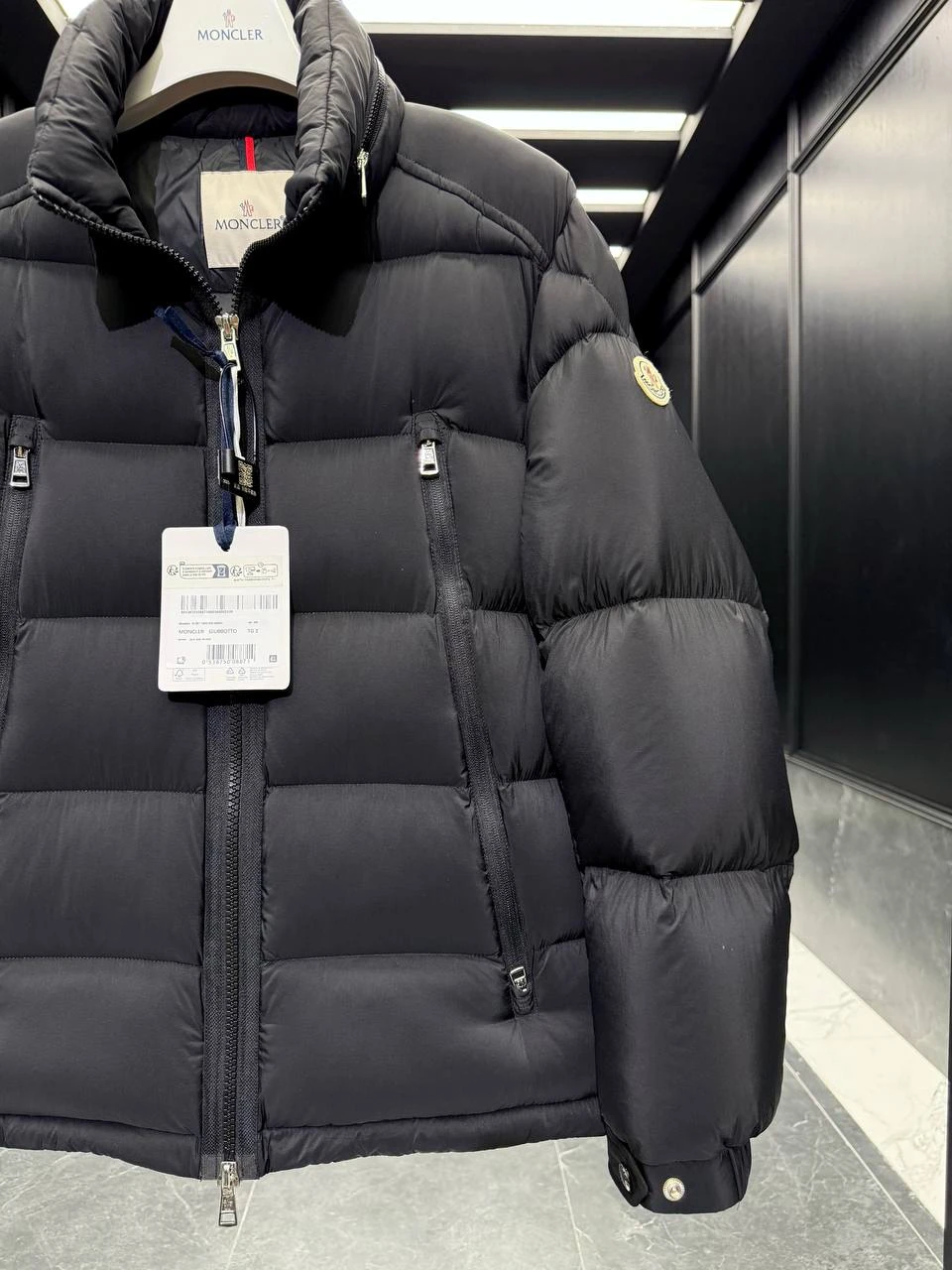 MONCLER Мужской пуховик Matte Black MONCLER Мужской пуховик Matte Black