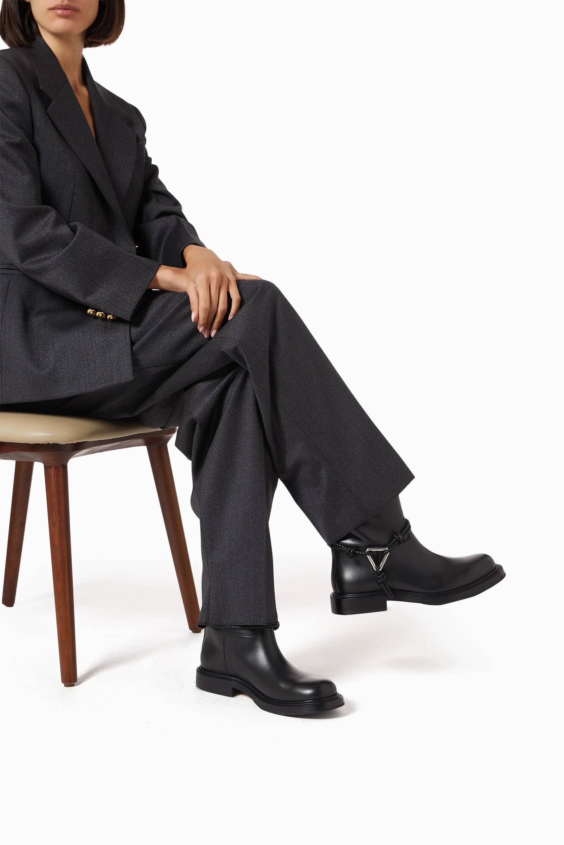 BOTTEGA VENETA Женские сапоги из телячьей кожи прямой формы BOTTEGA VENETA Женские сапоги из телячьей кожи прямой формы