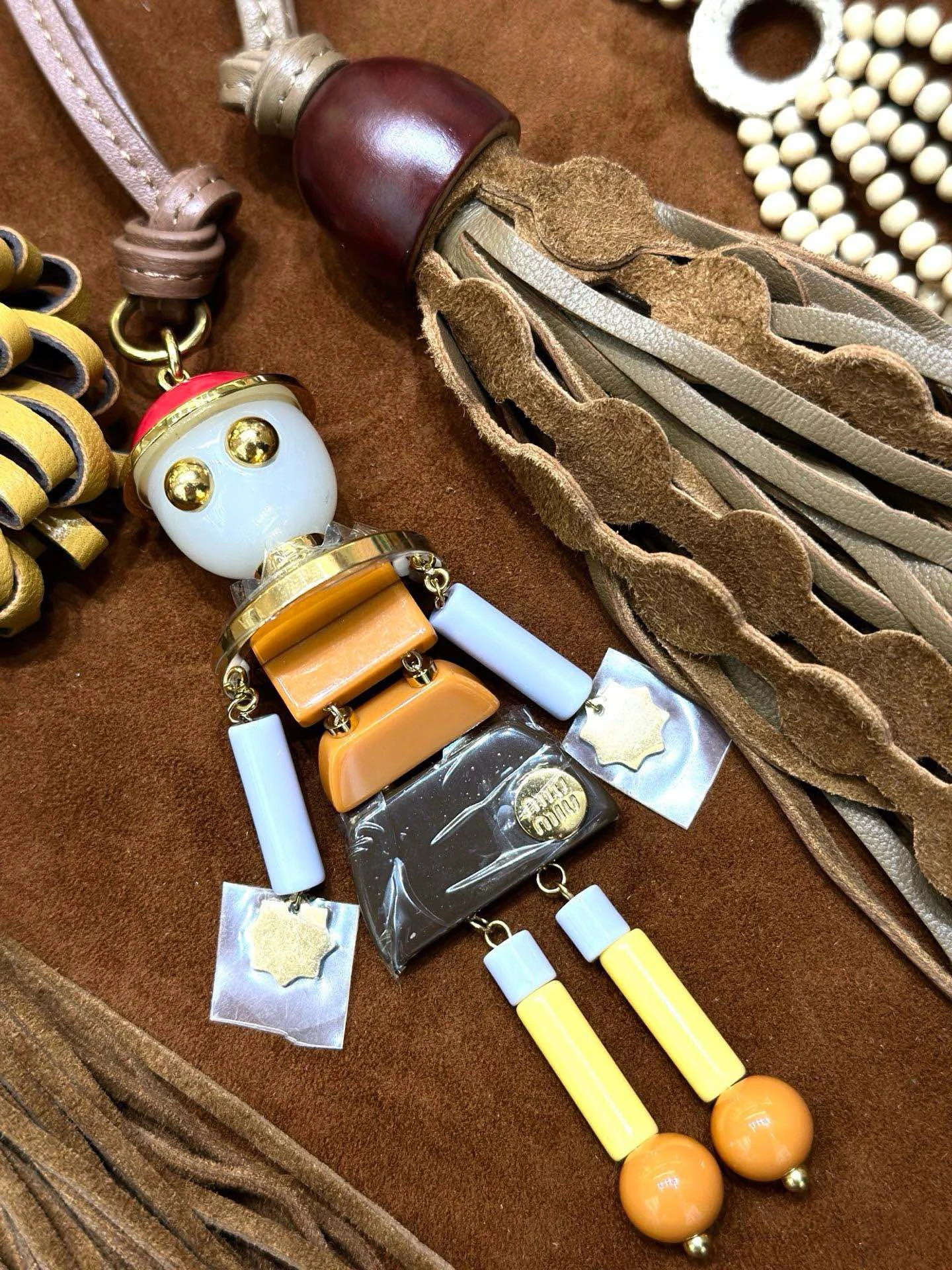 MIU MIU Замшевая сумка с брелками