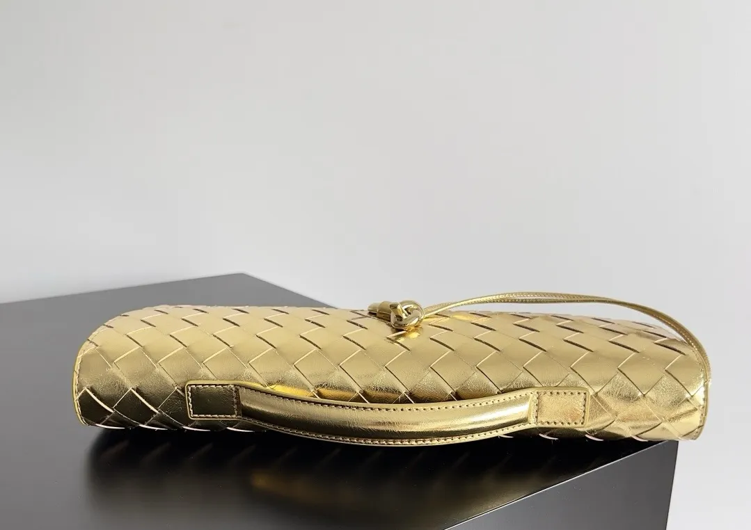 BOTTEGA VENETA Женский клатч Andiamo BOTTEGA VENETA Женский клатч Andiamo