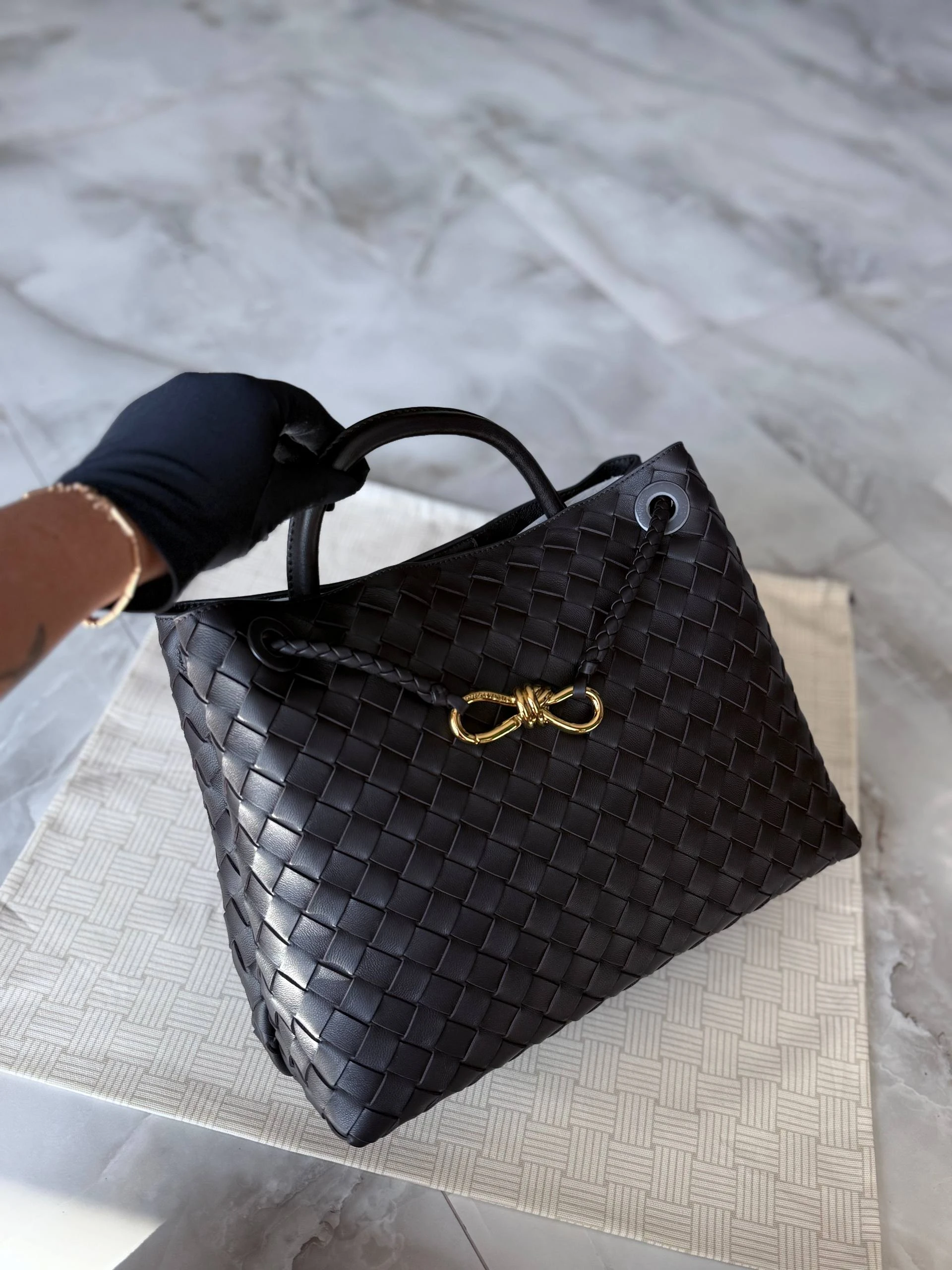 BOTTEGA VENETA Женская сумка Andiamo medium BOTTEGA VENETA Женская сумка Andiamo medium