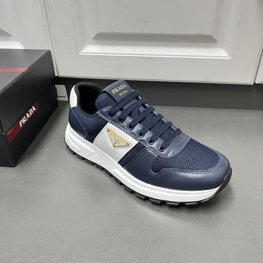 PRADA Мужские кроссовки из импортной телячьей кожи