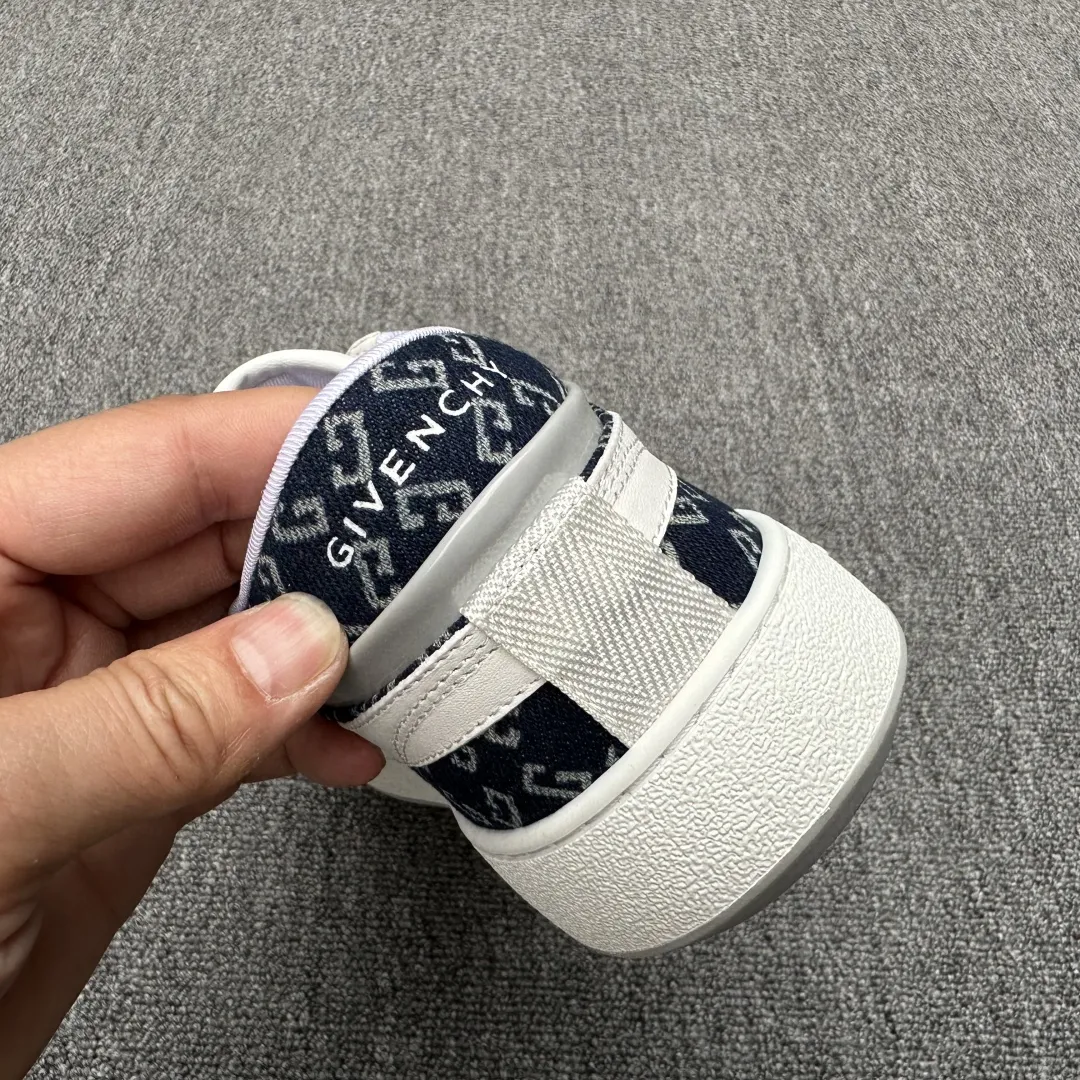 GIVENCHY Мужские кроссовки с фирменными узорами