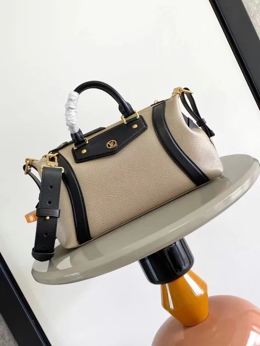 LOUIS VUITTON Женская сумка Nano LV Biker M25566