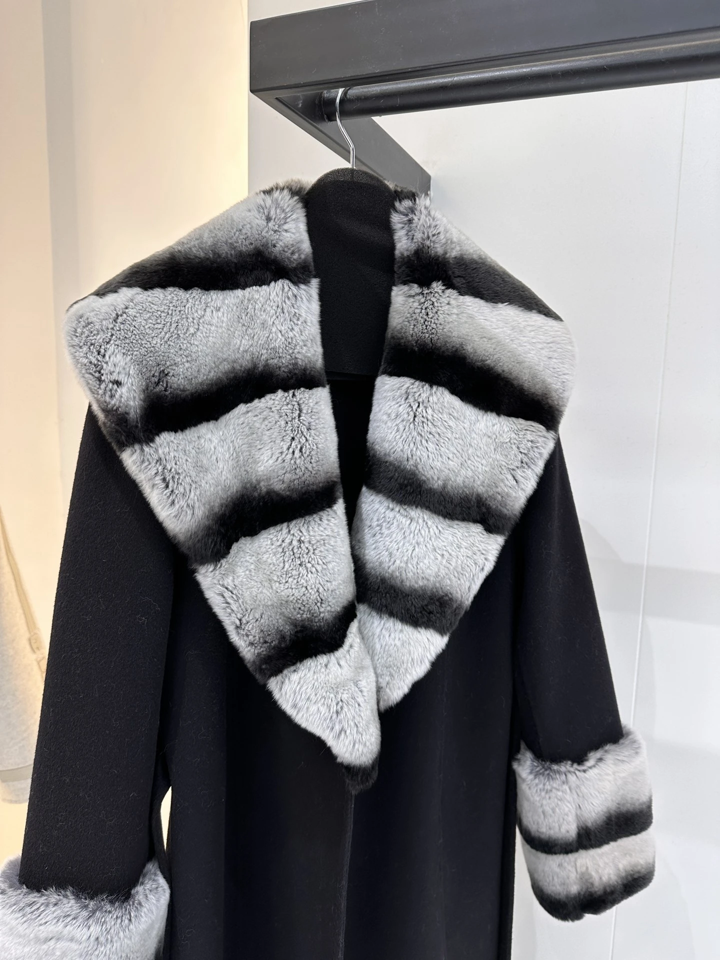 FENDI Женское пальто из меха кролика 