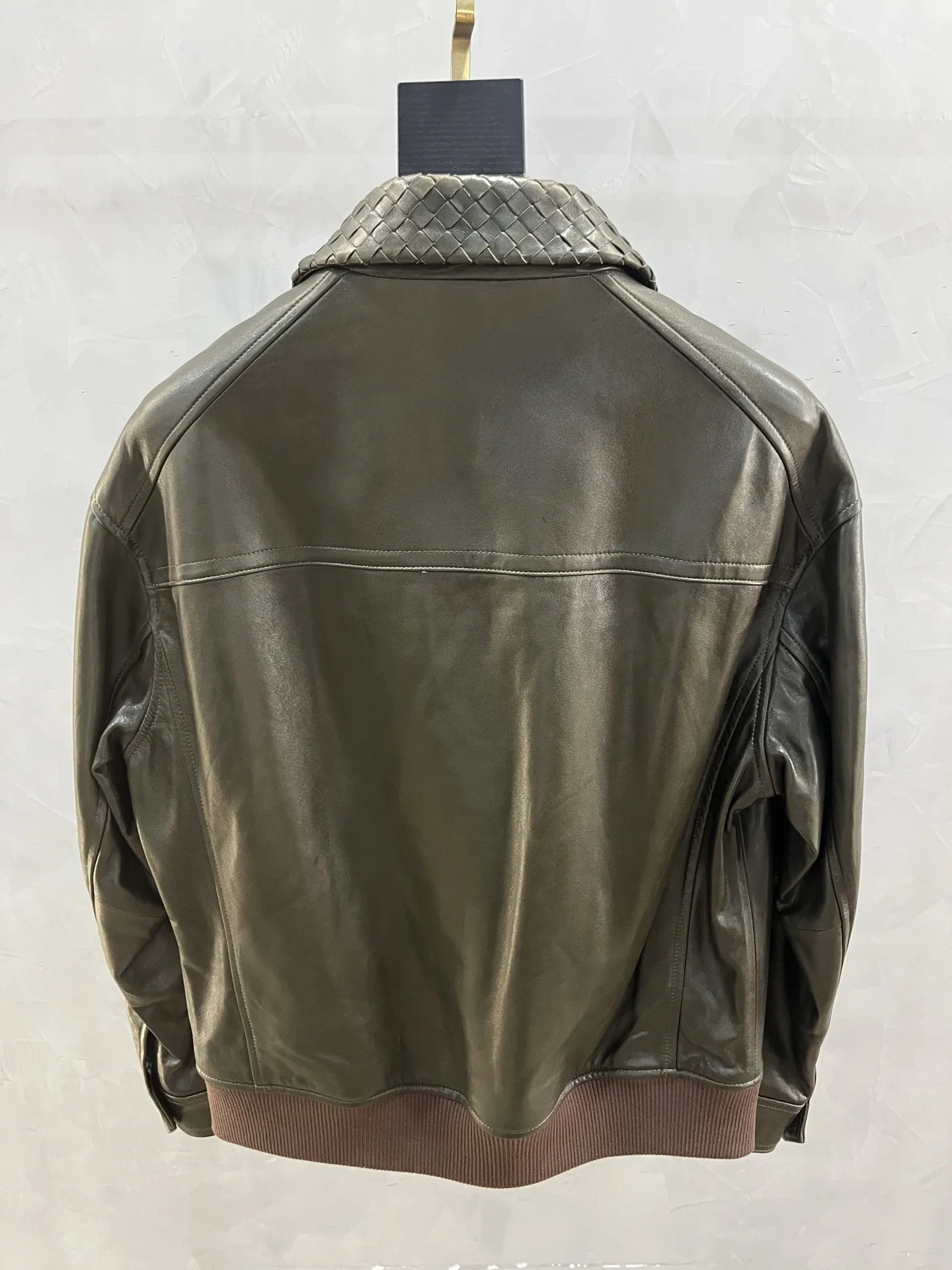 BOTTEGA VENETA Мужская кожаная куртка с воротником