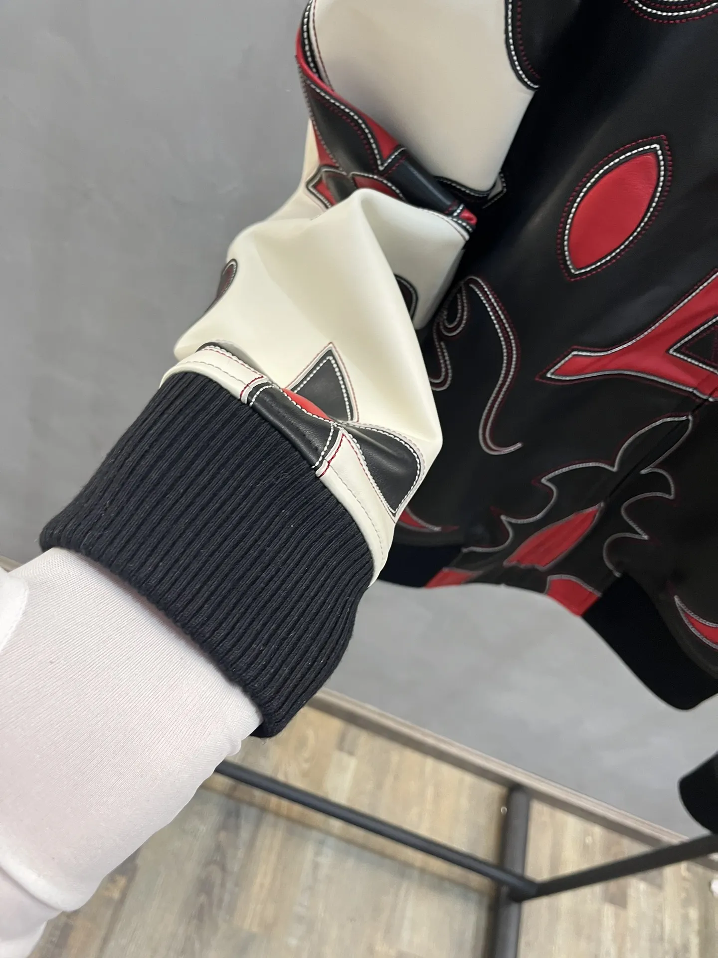 LOUIS VUITTON Мужская кожаная куртка LOUIS VUITTON Мужская кожаная куртка