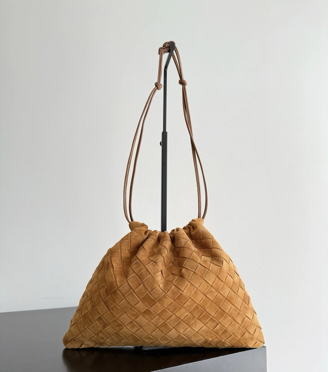BOTTEGA VENETA Женская замшевая сумка Dustbag BOTTEGA VENETA Женская замшевая сумка Dustbag