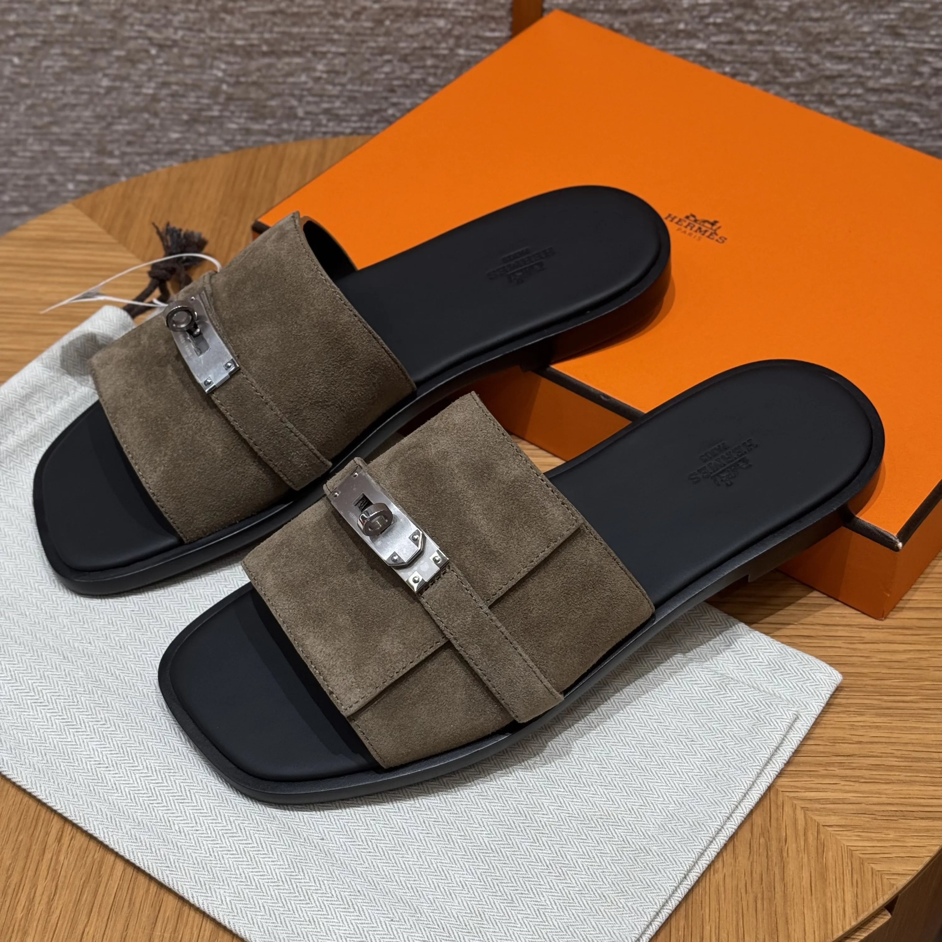 HERMES Мужские сандалии Gabriel из замши