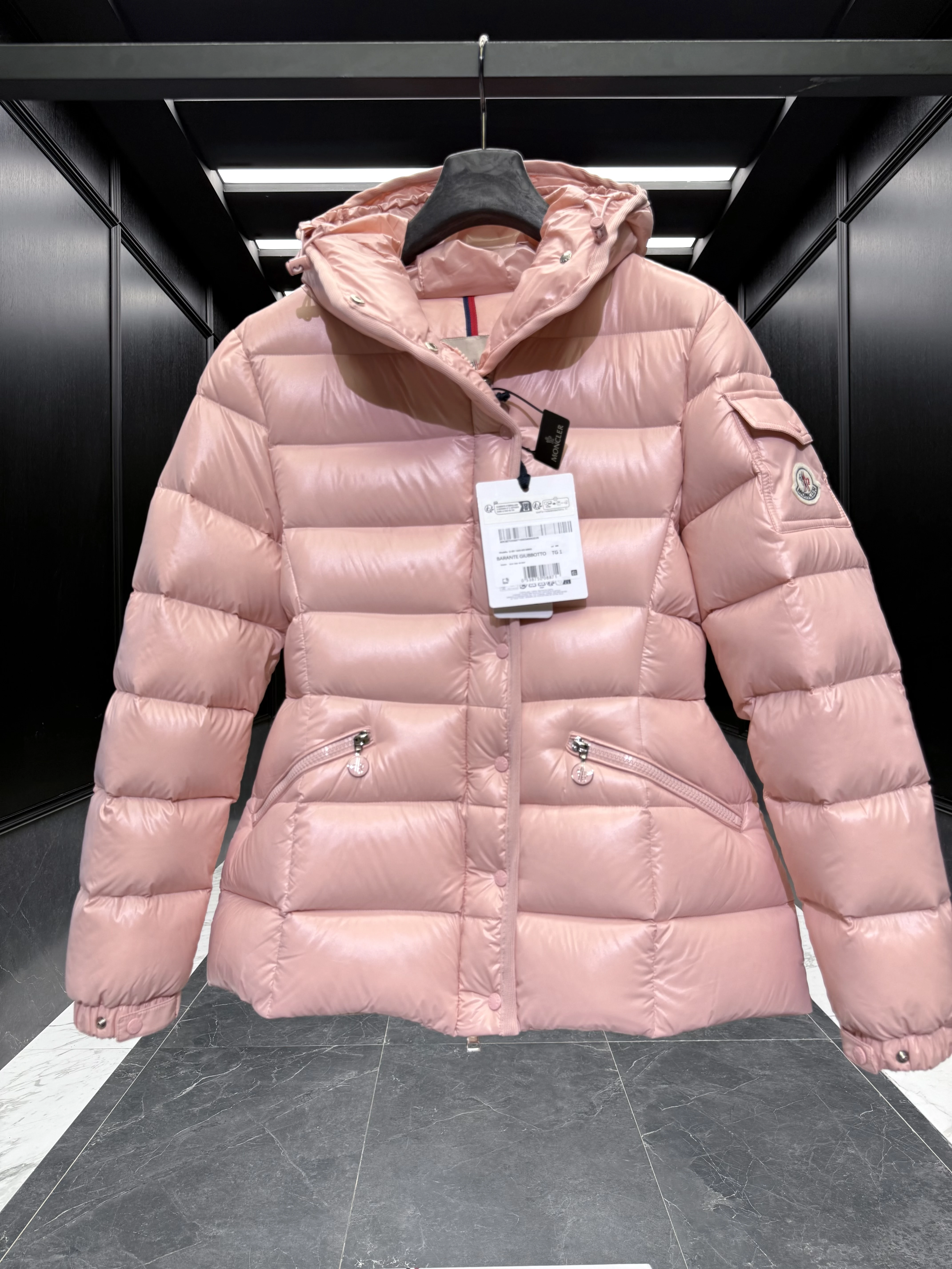 MONCLER Женская куртка Barante MONCLER Женская куртка Barante