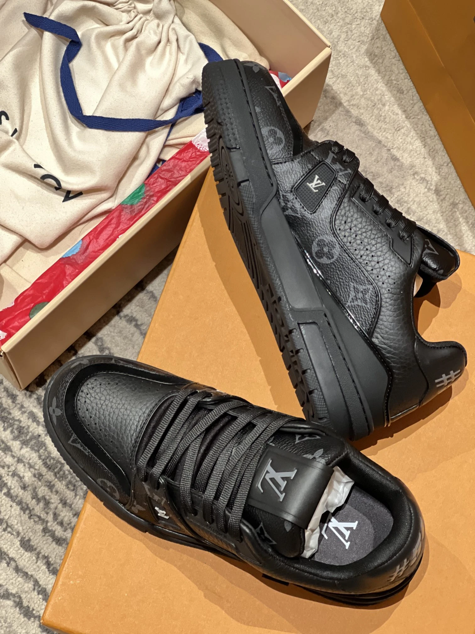 LOUIS VUITTON Кроссовки LV Trainer LOUIS VUITTON Кроссовки LV Trainer