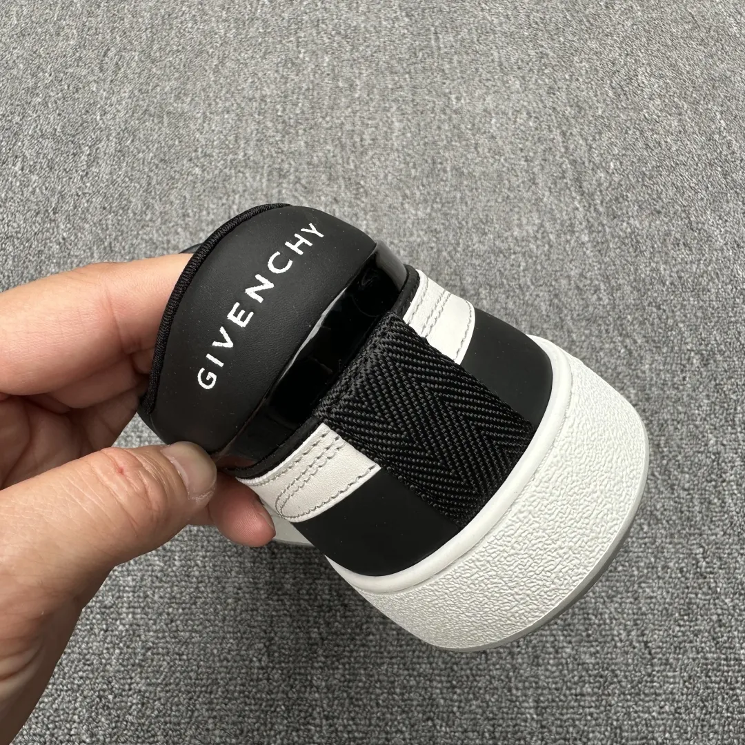 GIVENCHY Мужские кроссовки минималистичные