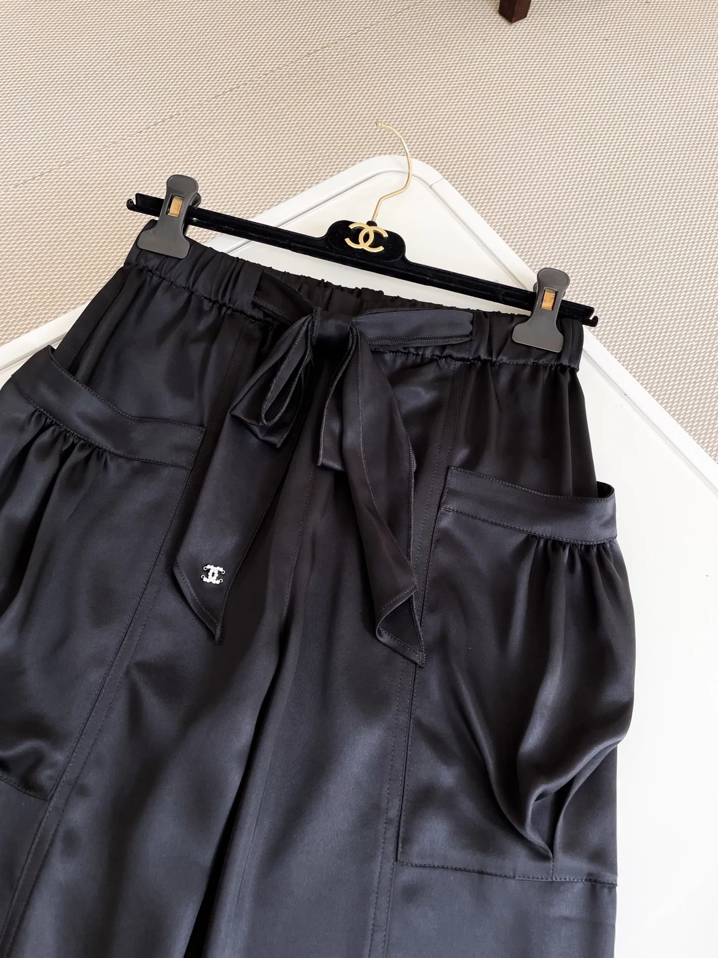 CHANEL Женские брюки с поясом