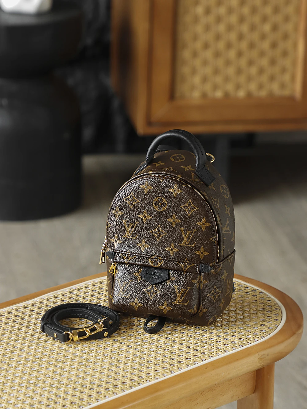 LOUIS VUITTON Женская Сумка рюкзак Palm Springs Mini M44873 LOUIS VUITTON Женская Сумка рюкзак Palm Springs Mini M44873