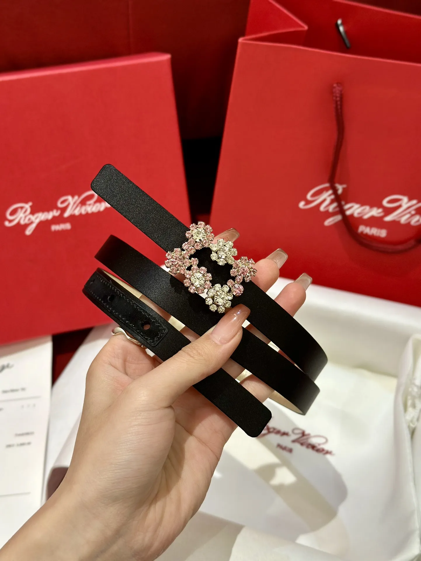 ROGER VIVIER Женский ремень с пряжкой Flower Strass 