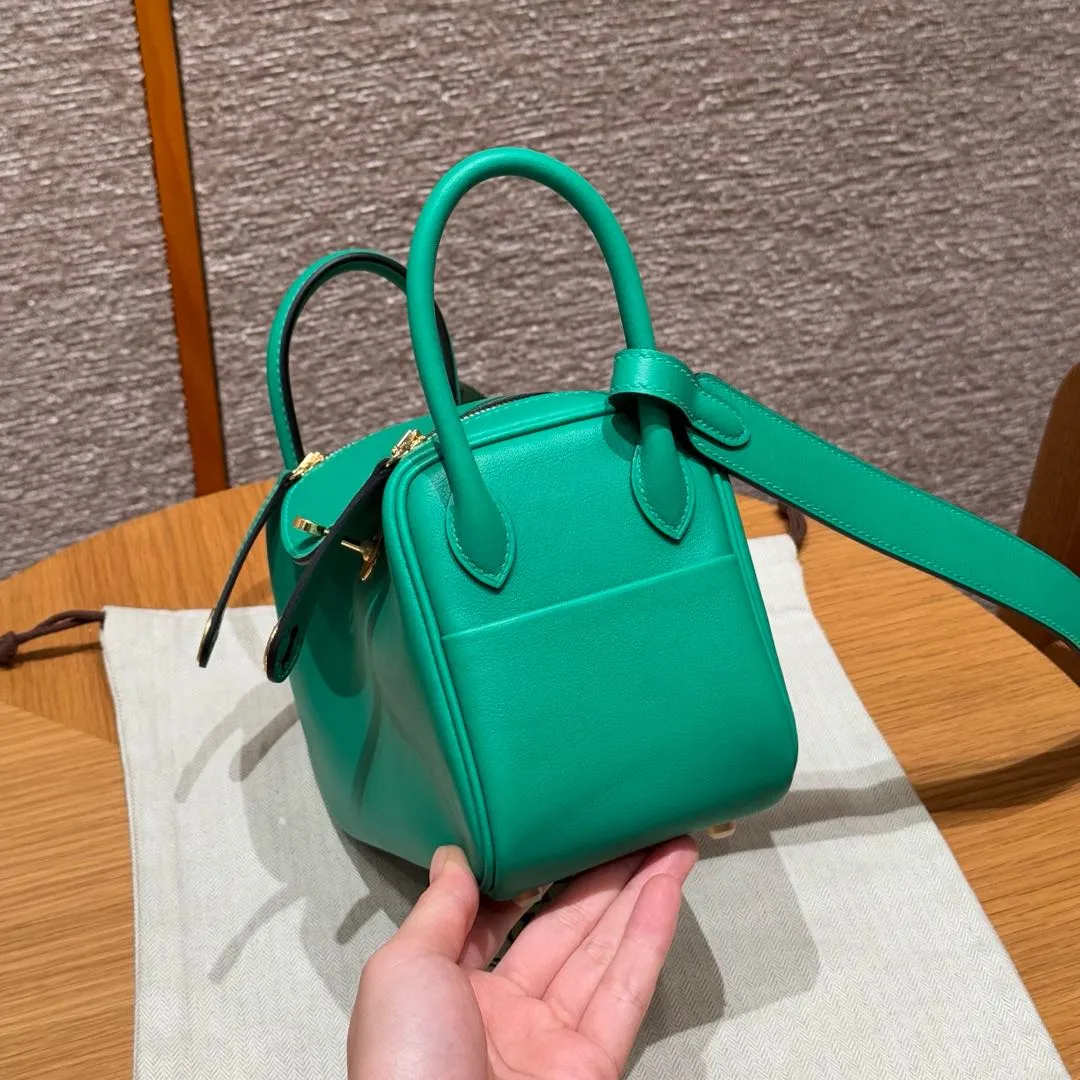HERMES Женская сумка Lindy 19 см 6W Swift