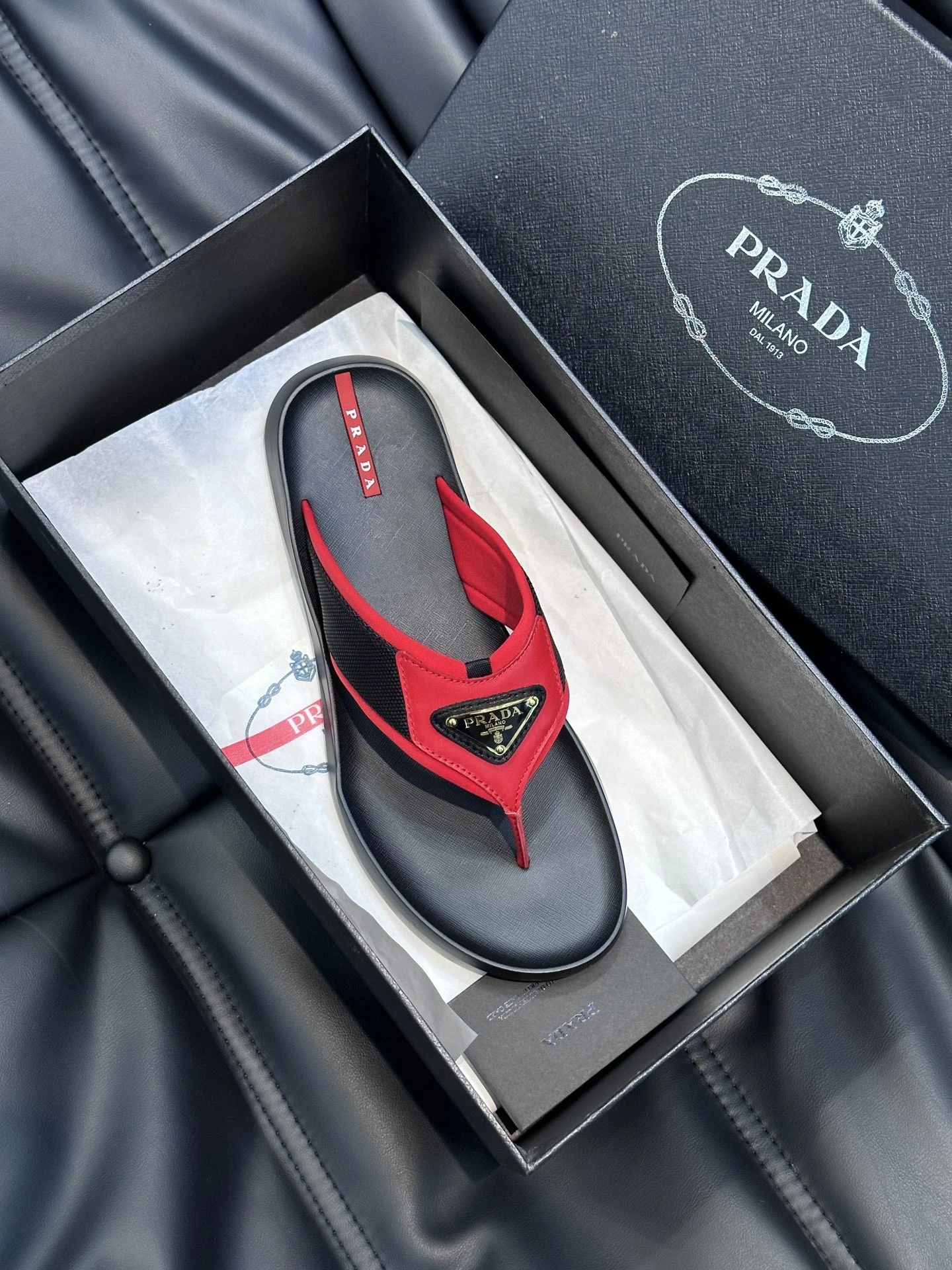 PRADA Мужские шлёпанцы-вьетнамки