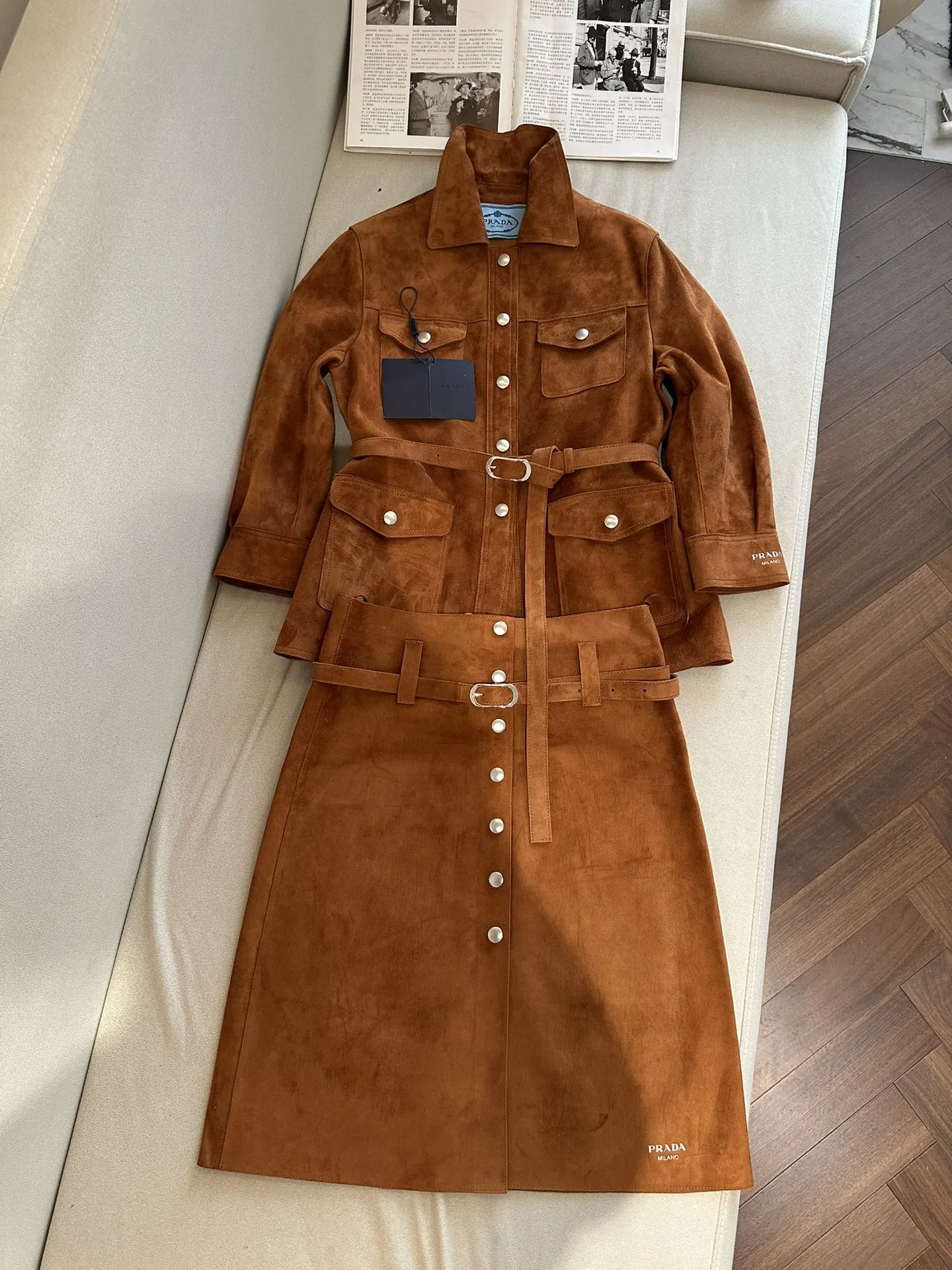 PRADA Женский костюм из замши PRADA Женский костюм из замши